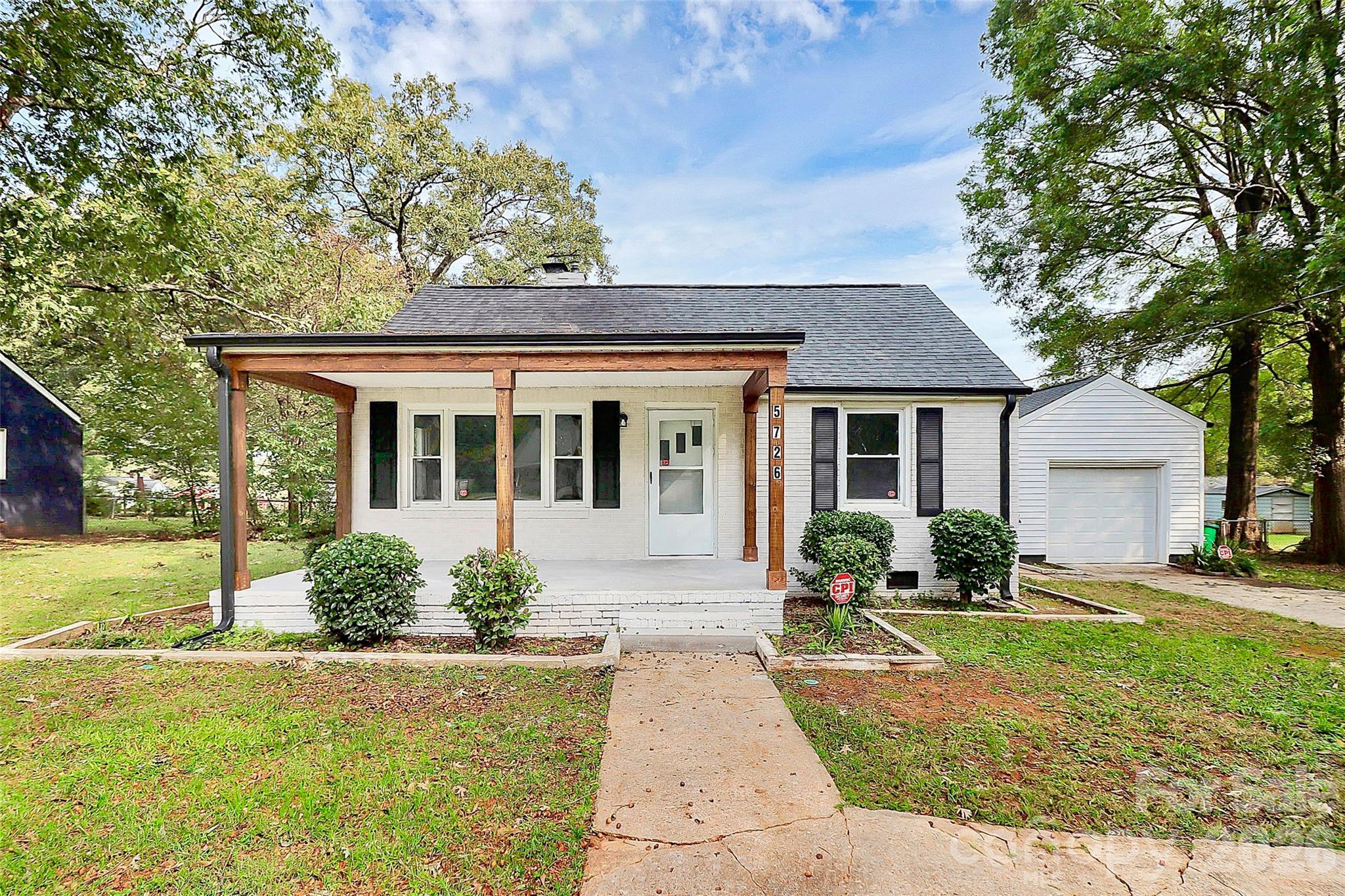 5726 Oak Drive Property Photo 1