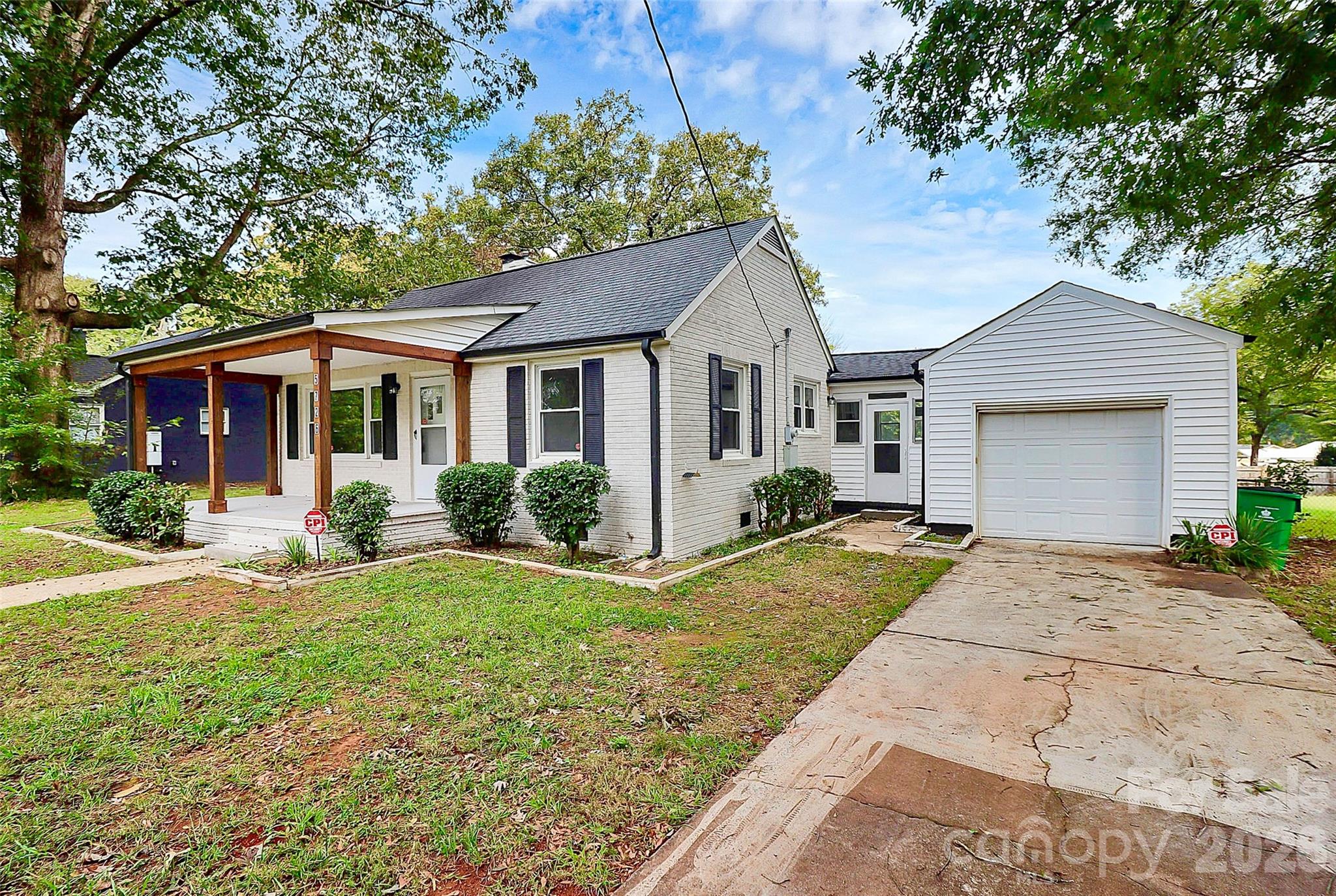 5726 Oak Drive Property Photo 2