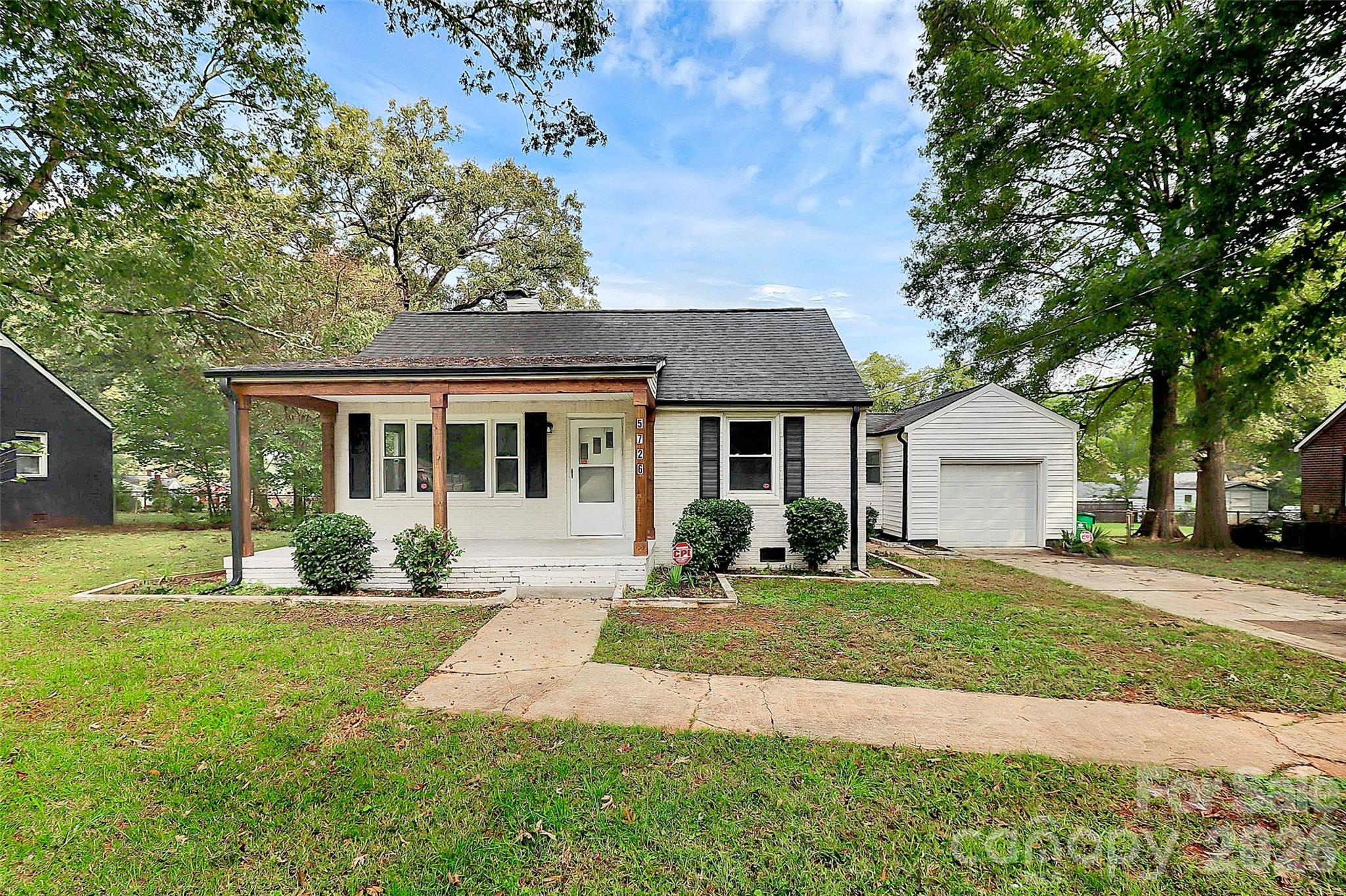 5726 Oak Drive Property Photo 4