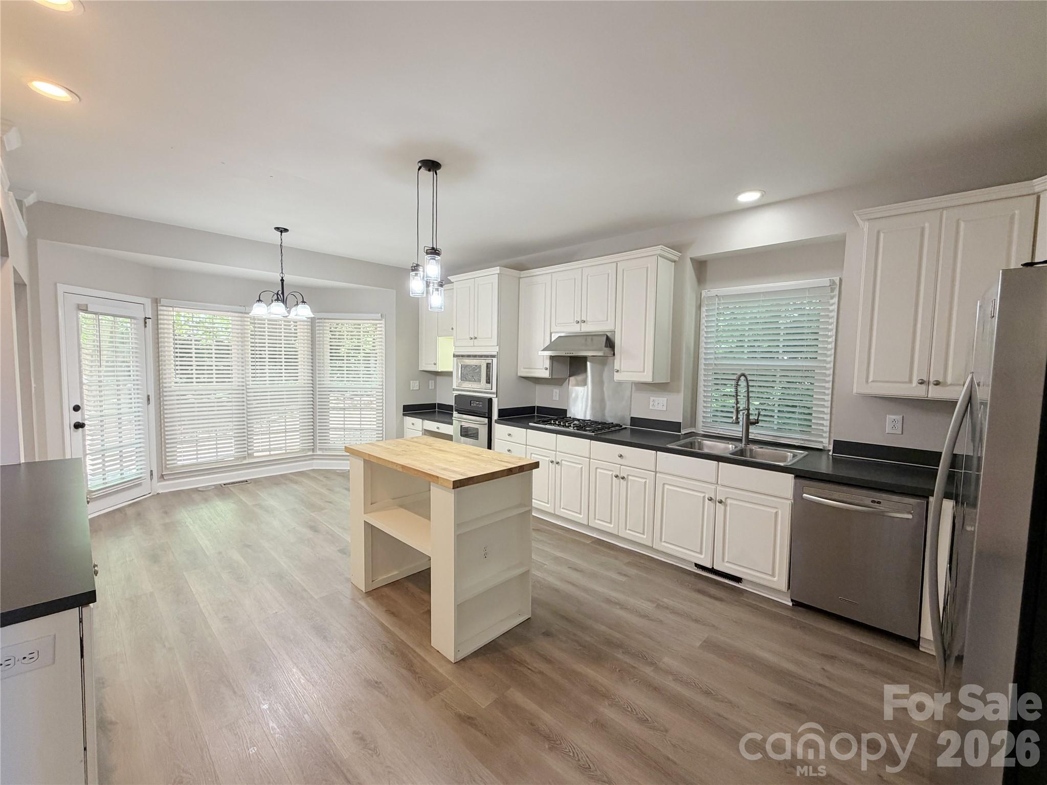 6000 Hunter Lane Property Photo 10