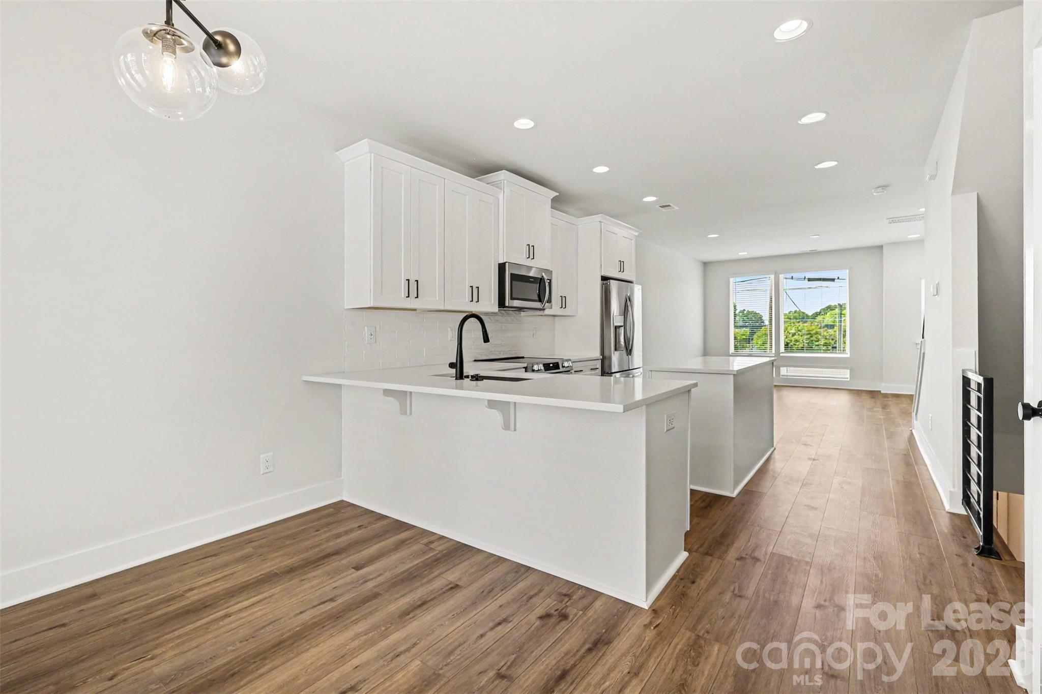 2146 N Graham Street Property Photo 6