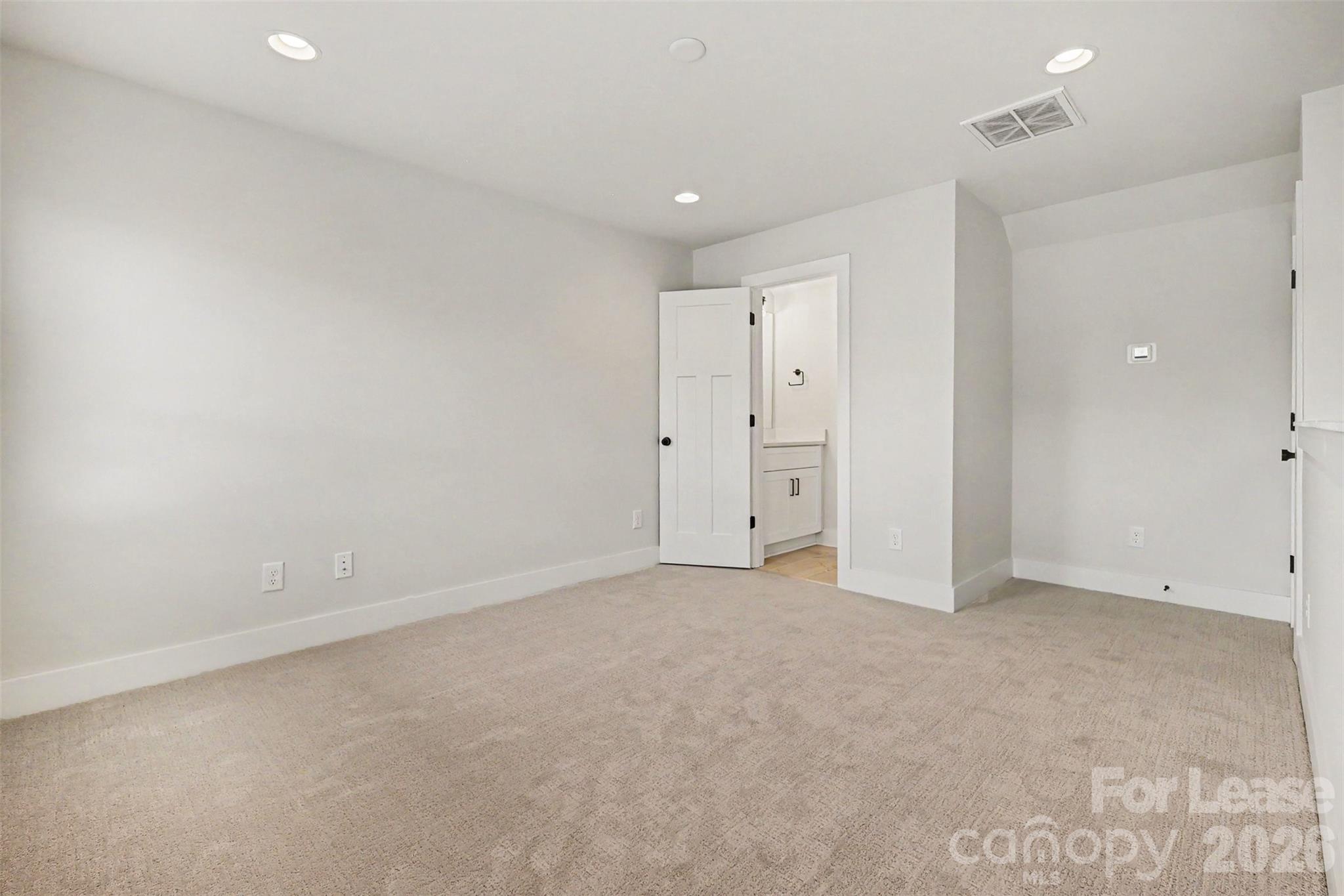 2146 N Graham Street Property Photo 14