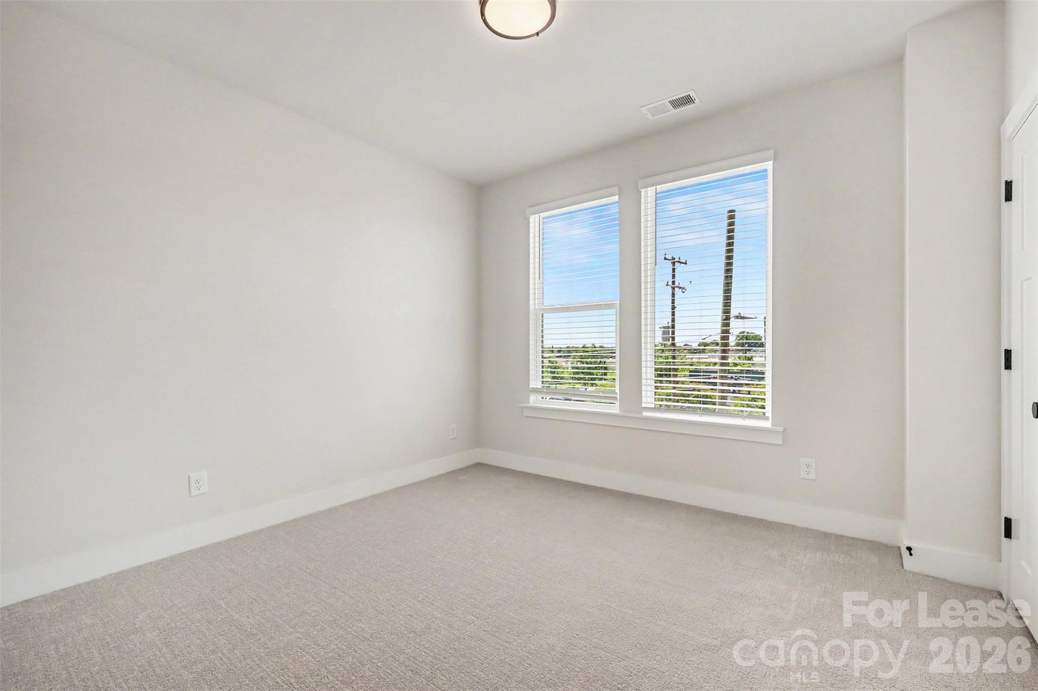 2146 N Graham Street Property Photo 15