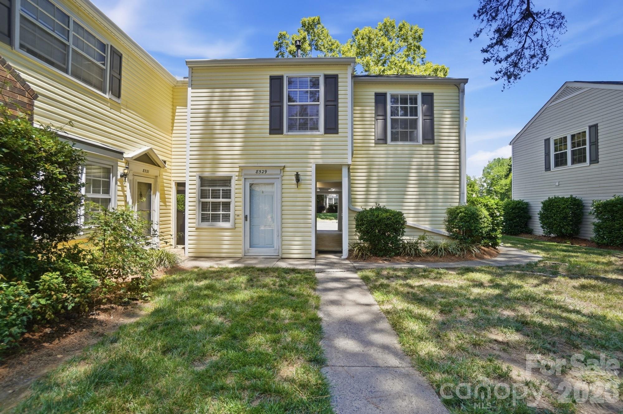 8529 Castle Pine Court Property Photo 2