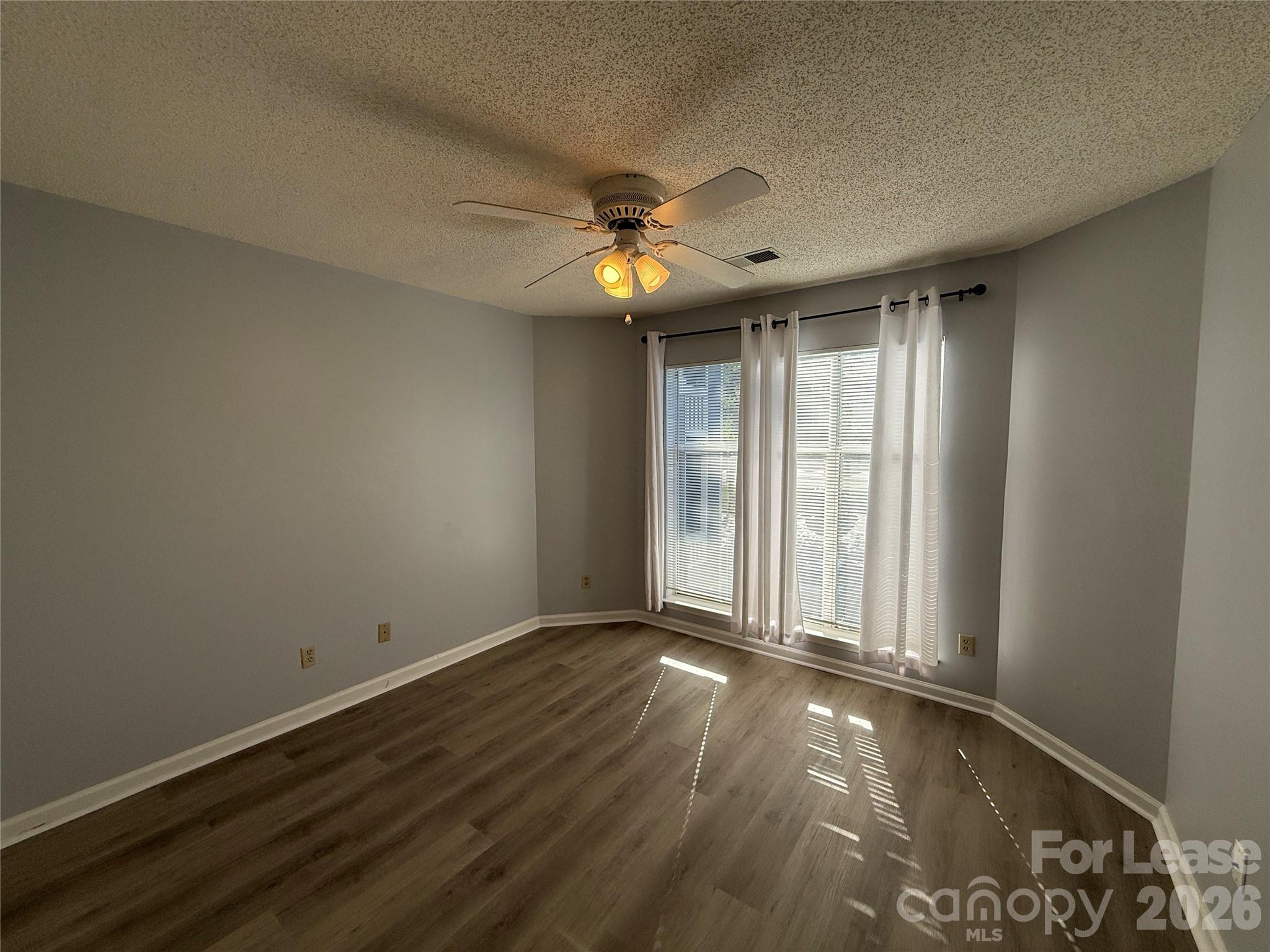 726 Southwest Drive Property Photo 6