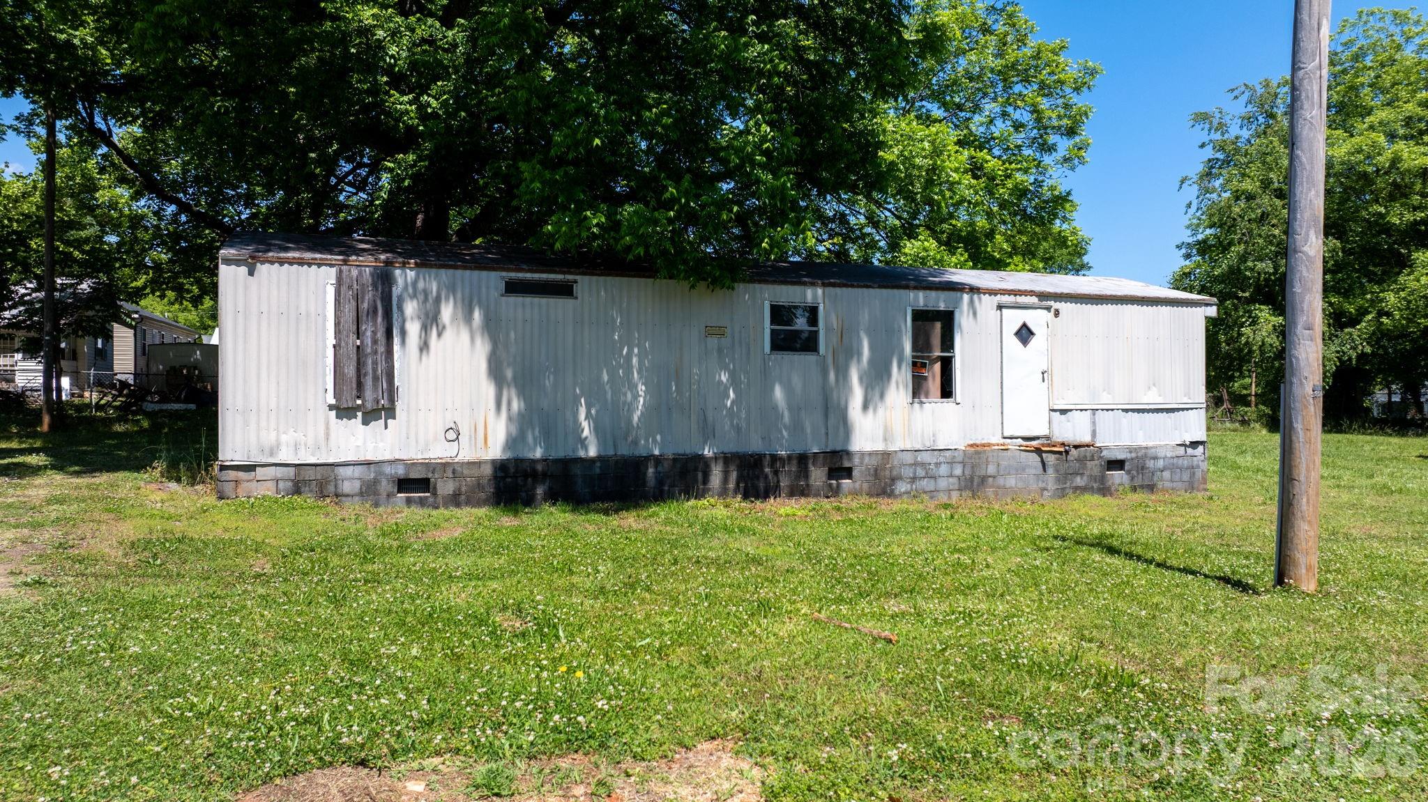 112 E 13th Street Property Photo 1