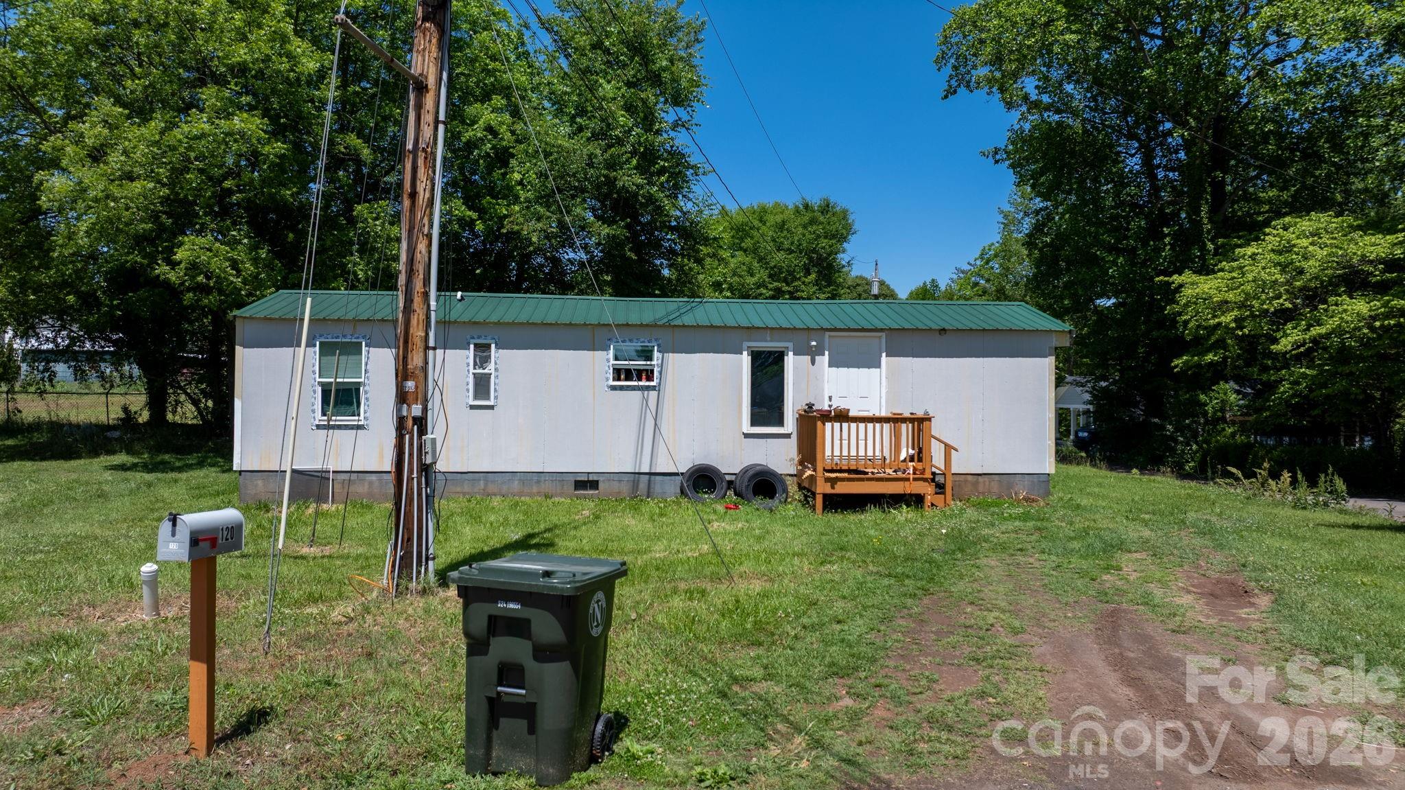 120 E 13th Street Property Photo 1