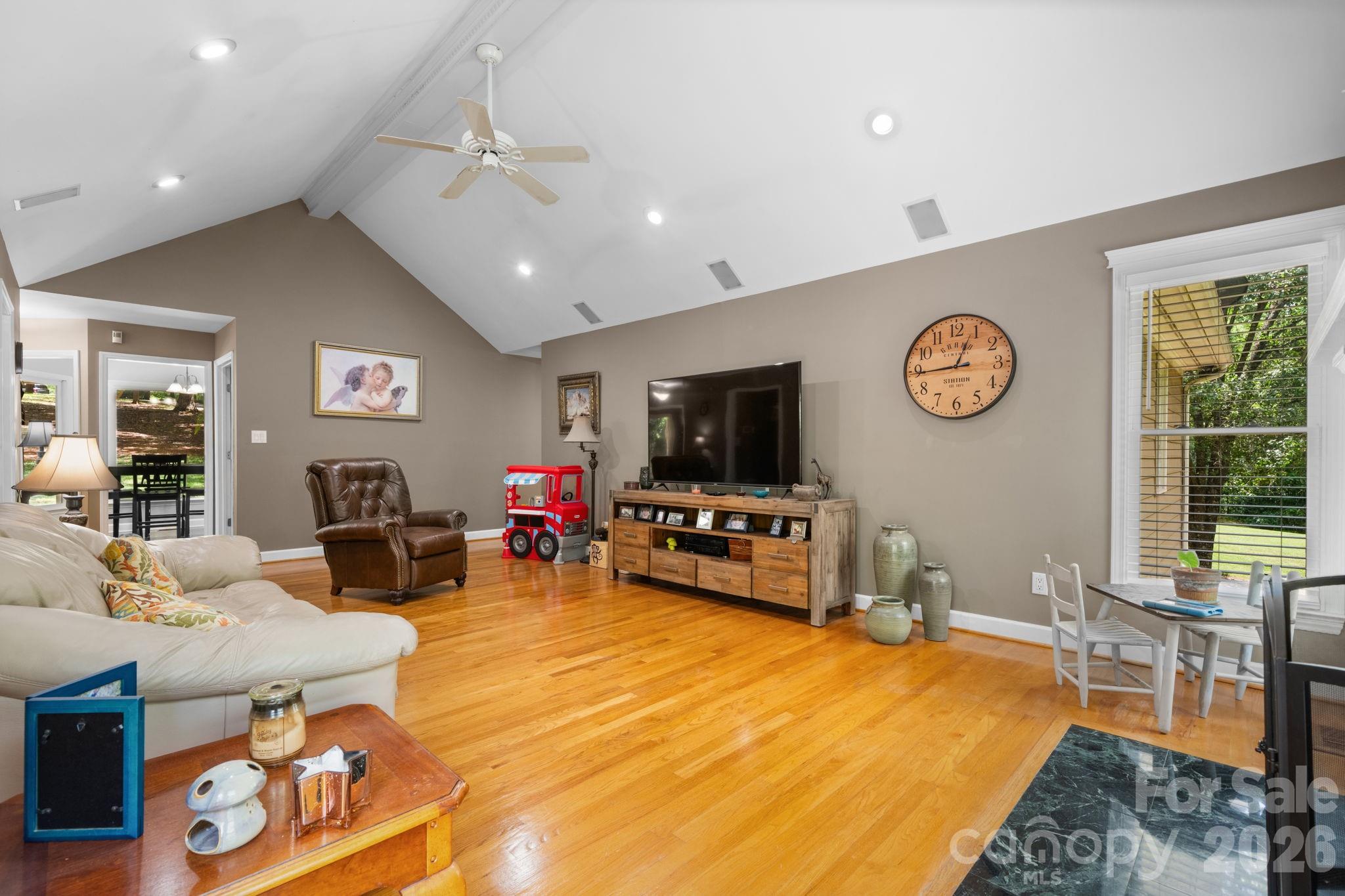 4093 Fairview Drive Property Photo 5