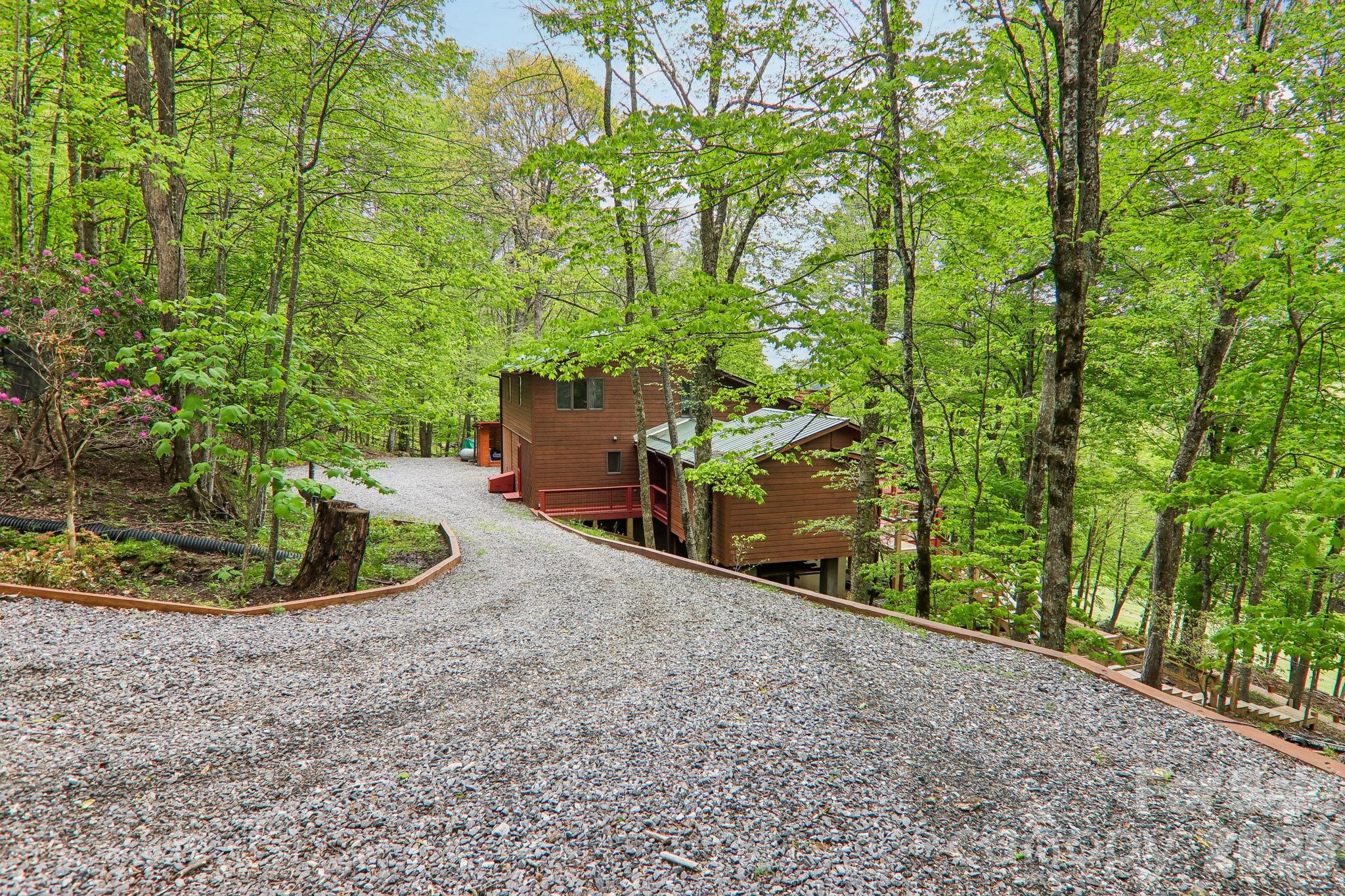 101 Oak Ridge Court Property Photo 4