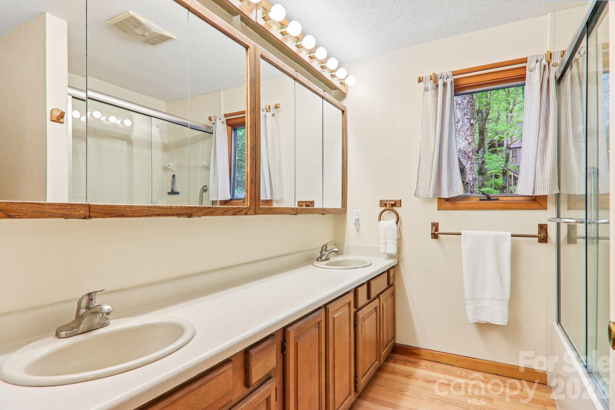 101 Oak Ridge Court Property Photo 12