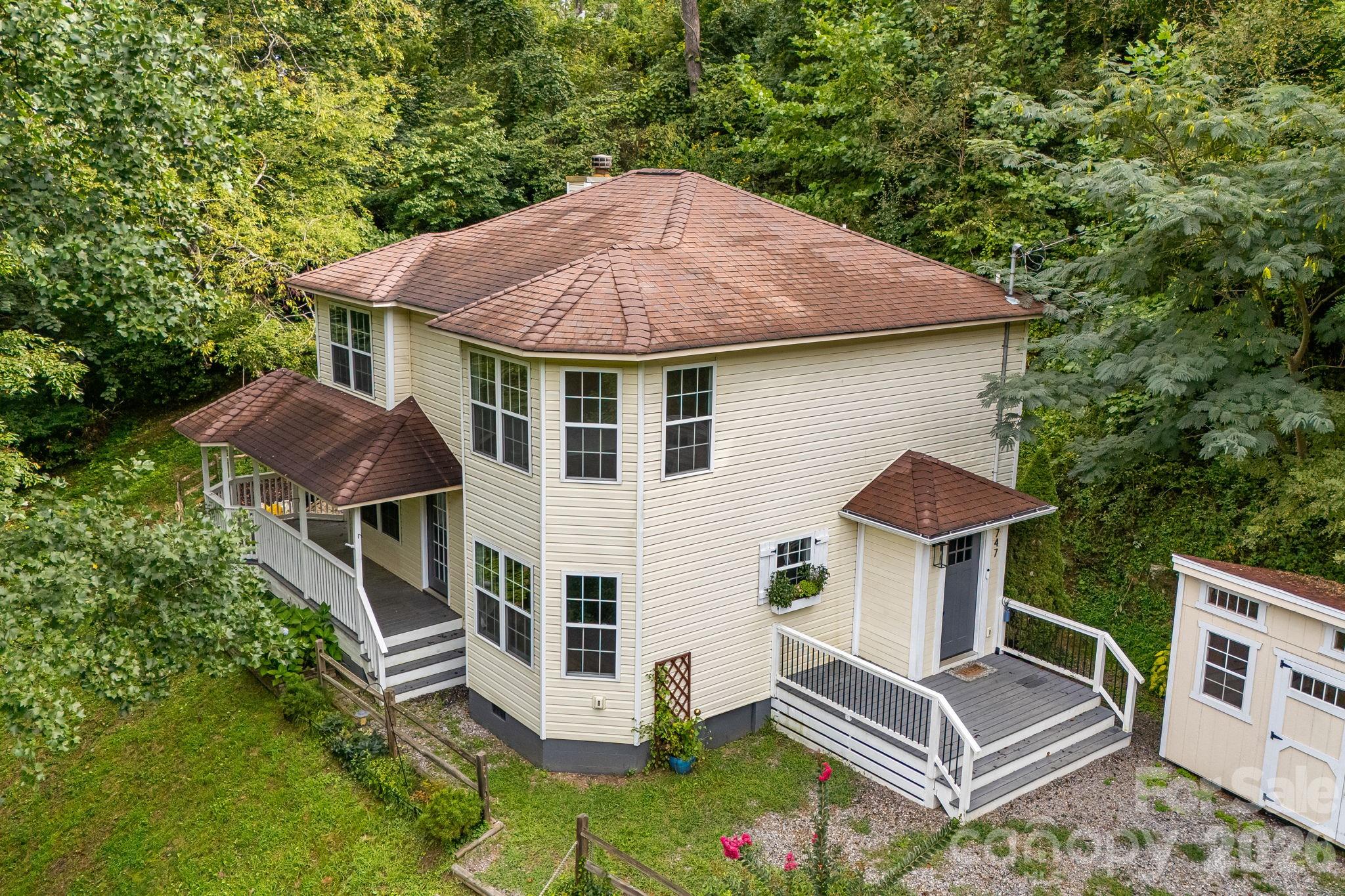 747 Osborne Road Property Photo 1