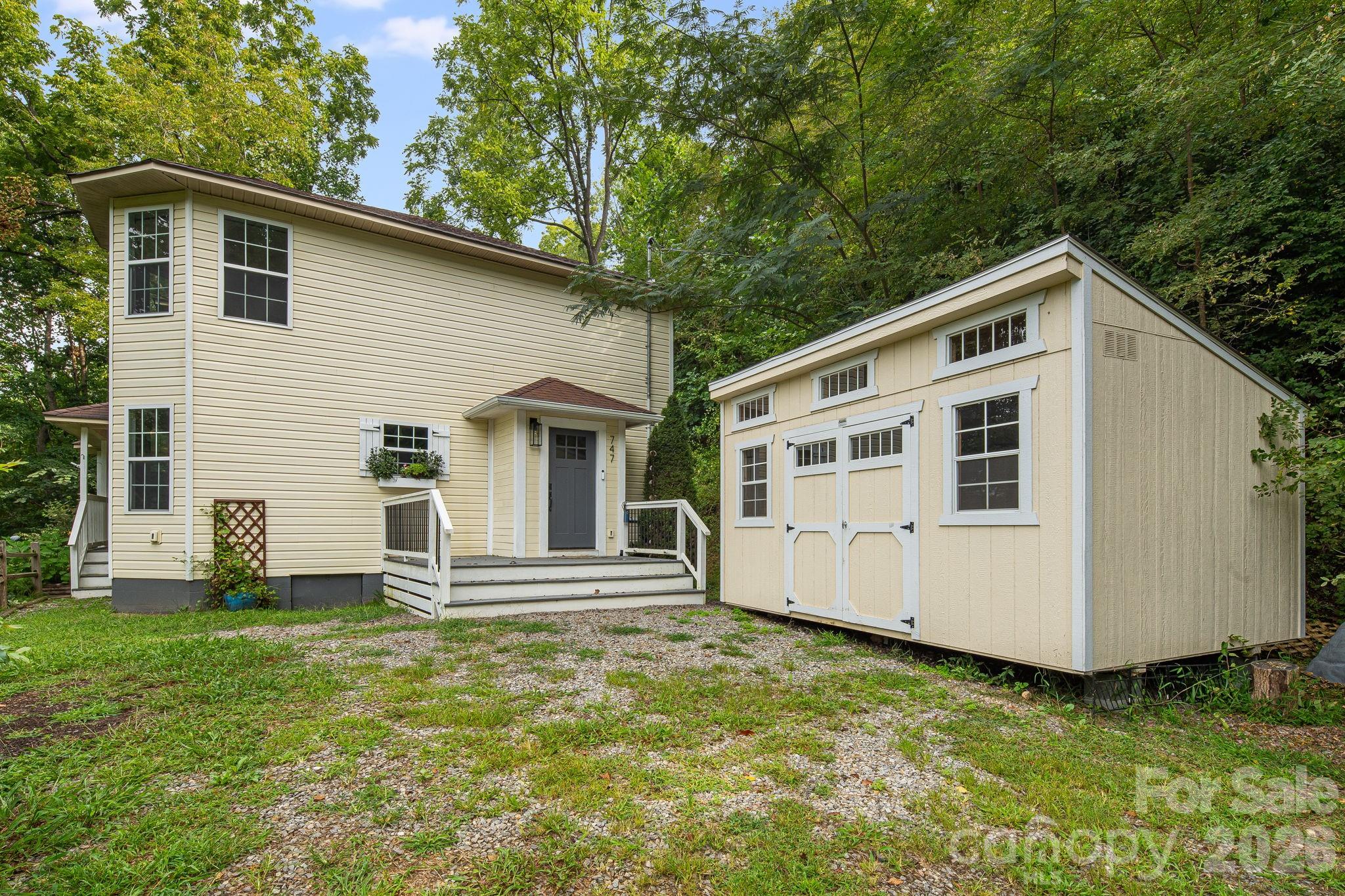 747 Osborne Road Property Photo 2