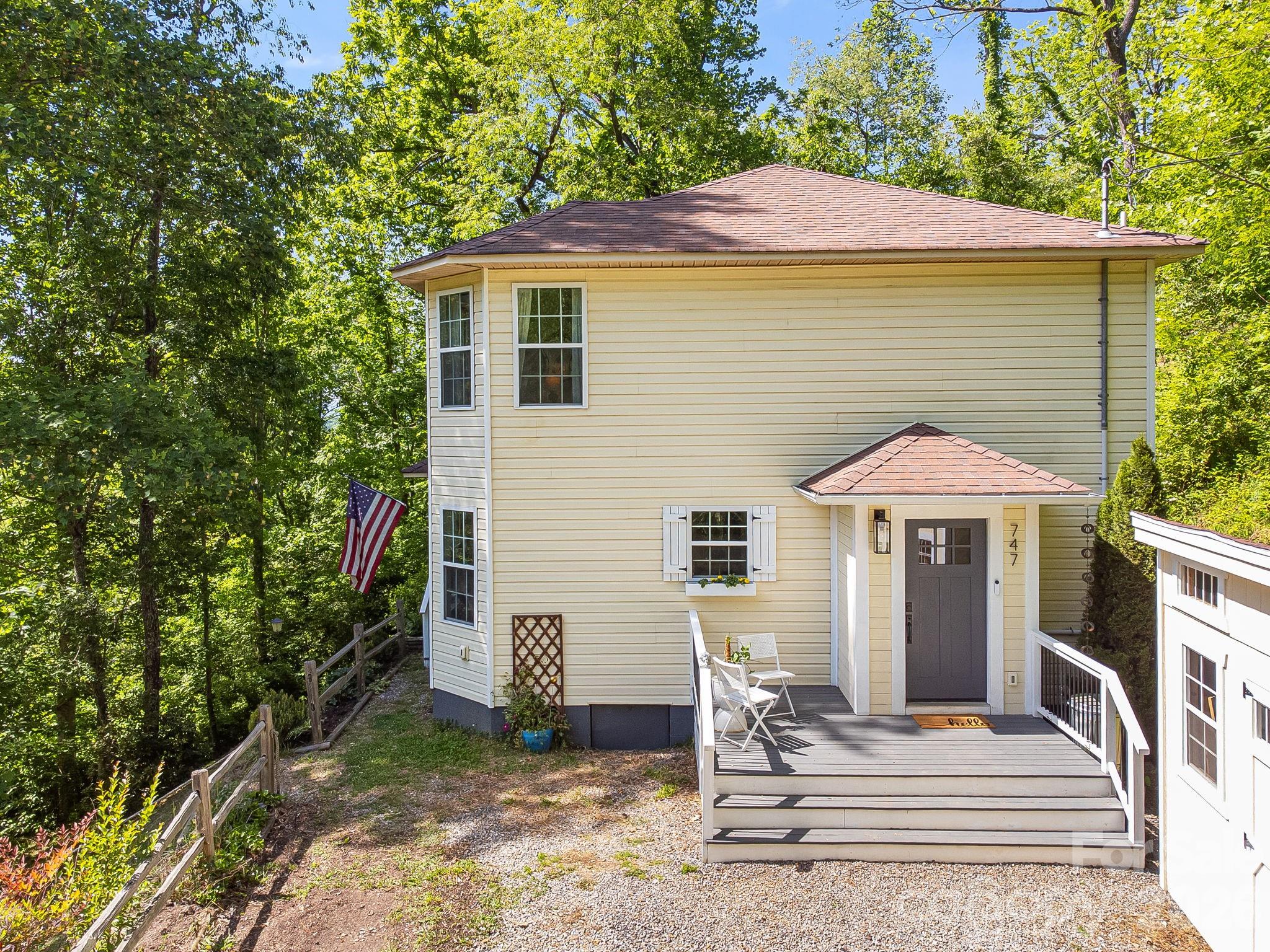 747 Osborne Road Property Photo 4