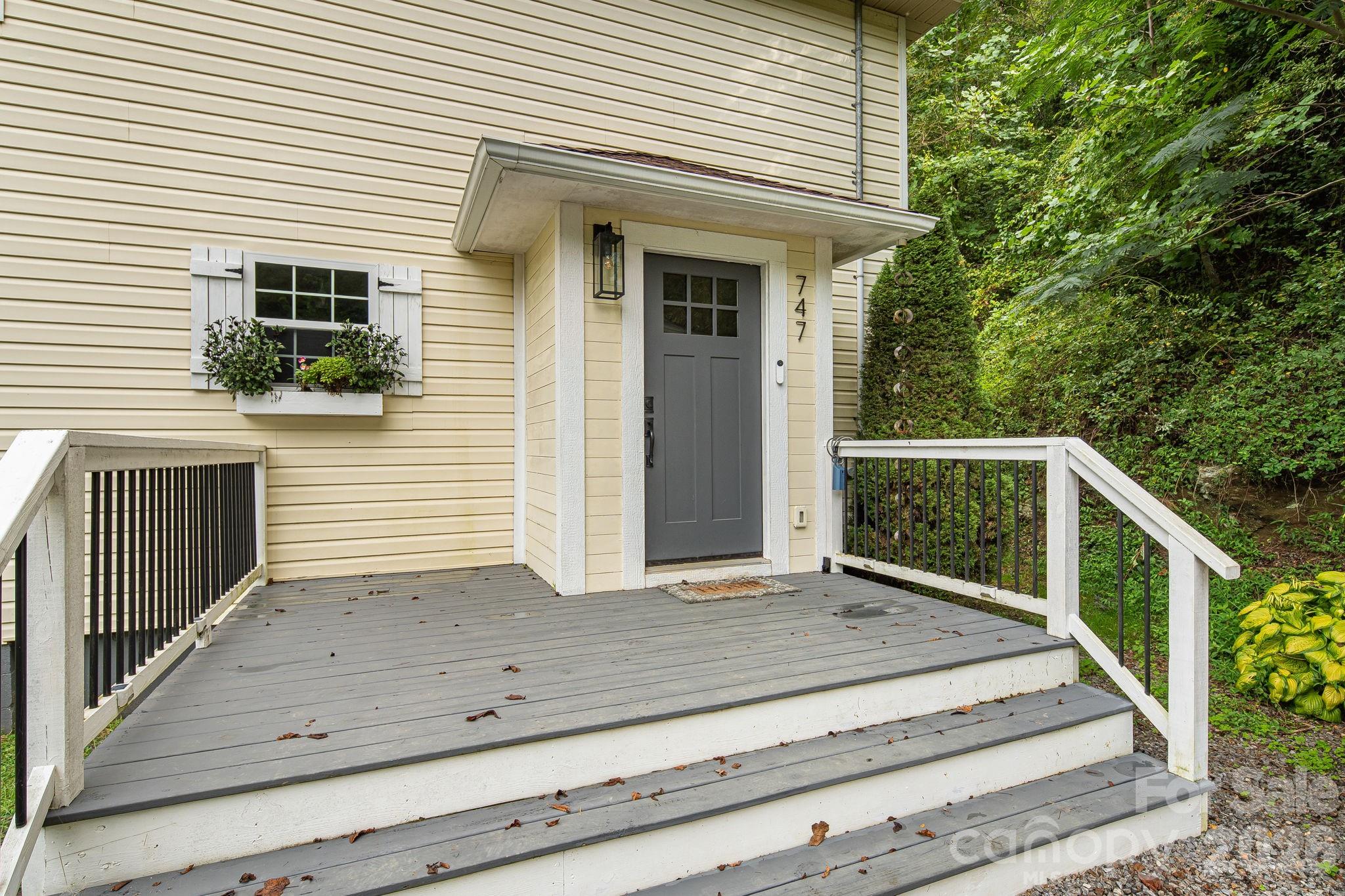 747 Osborne Road Property Photo 6