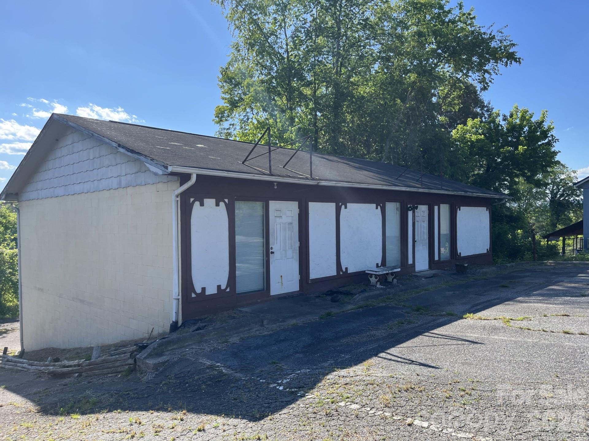 803,805 W Fleming Drive Property Photo 1