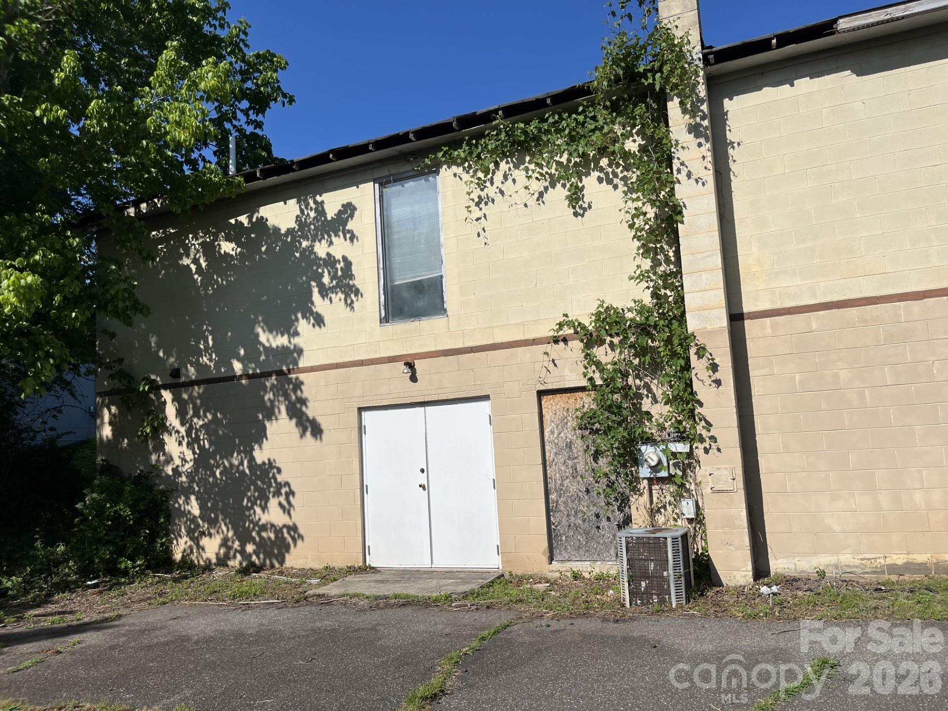 803,805 W Fleming Drive Property Photo 2