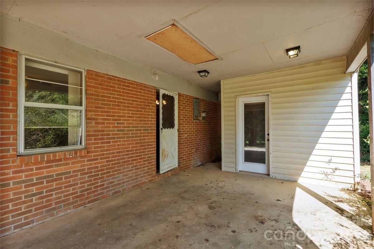 156 Old Sweetwater Road Property Photo 4