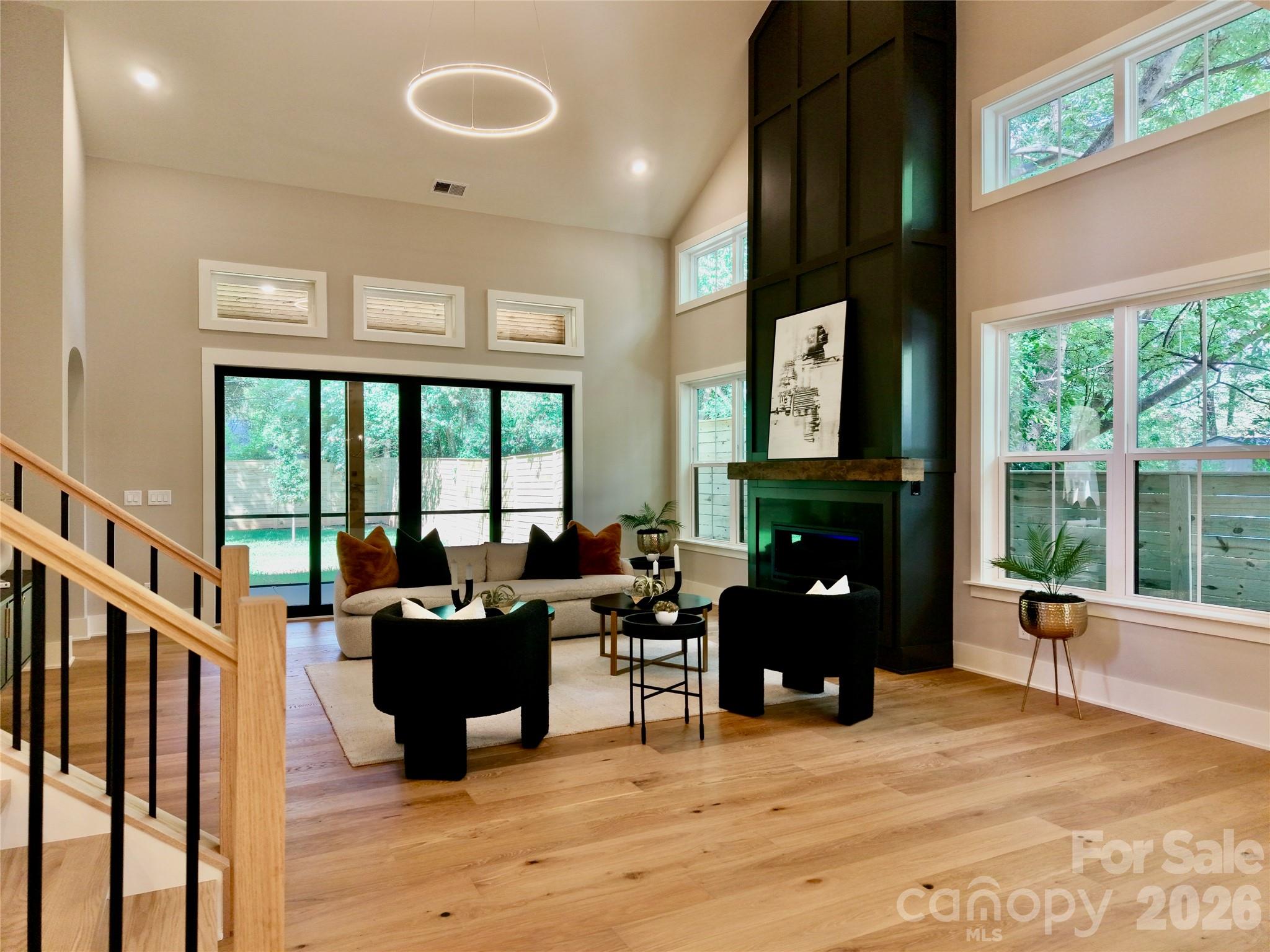 442 Sylvania Avenue Property Photo 1