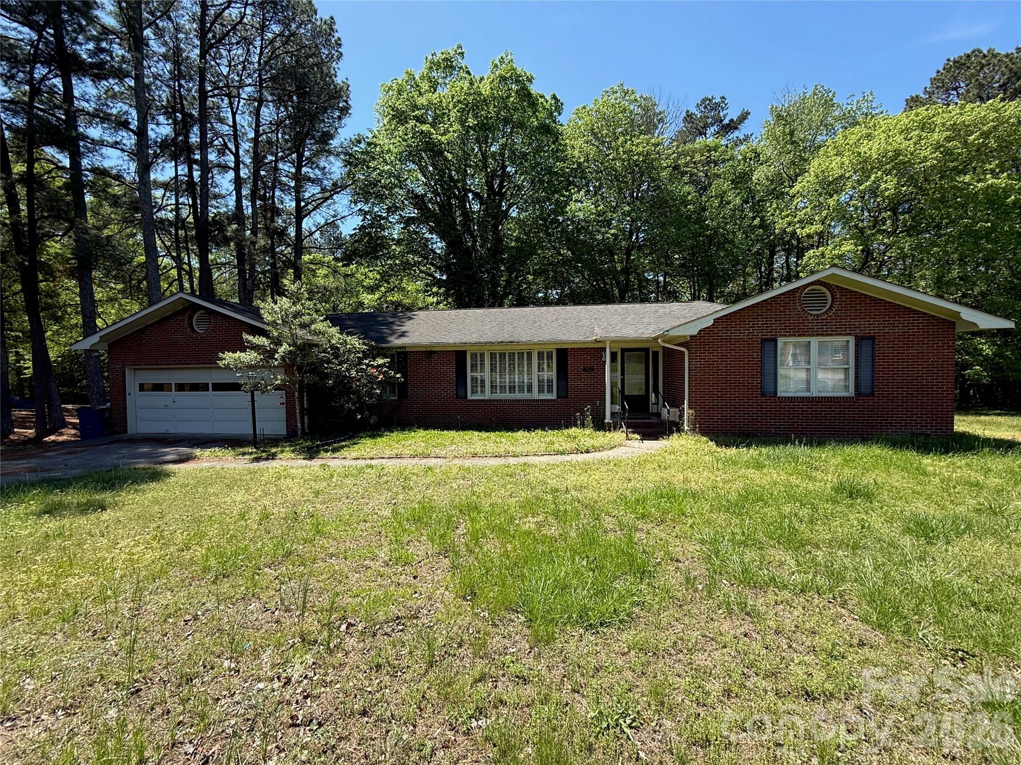 714 Crestmont Drive Property Photo 1