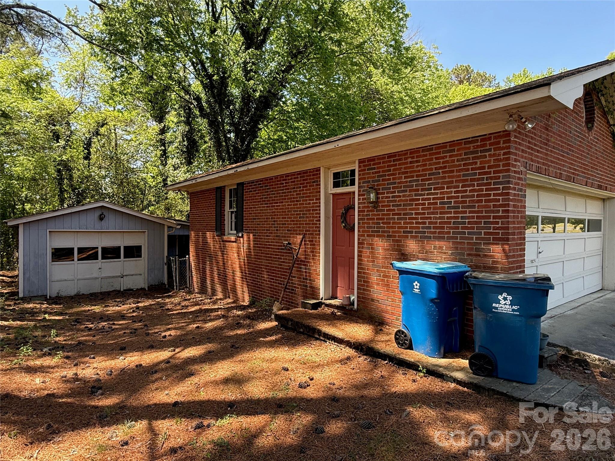 714 Crestmont Drive Property Photo 4