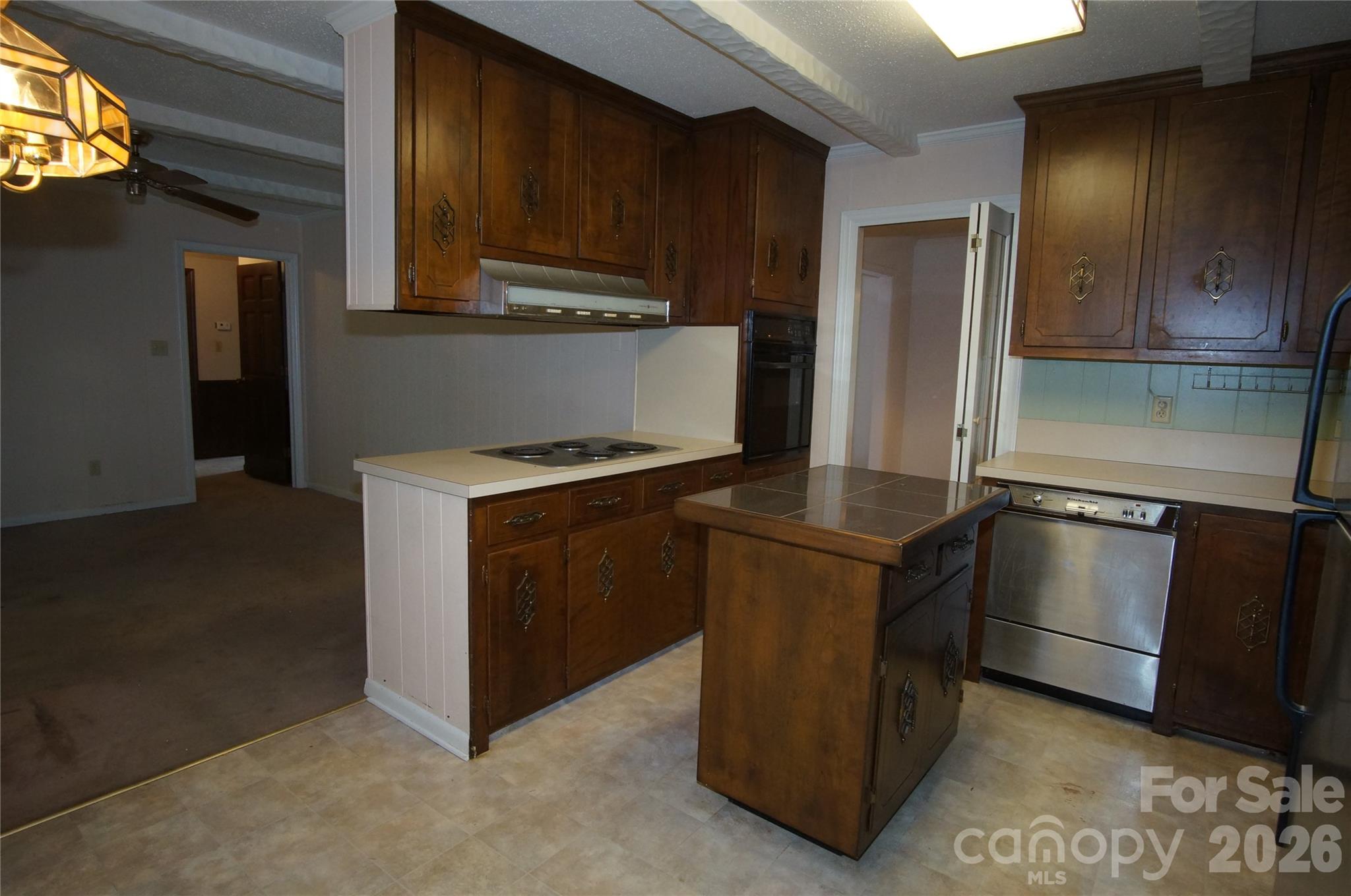 714 Crestmont Drive Property Photo 10