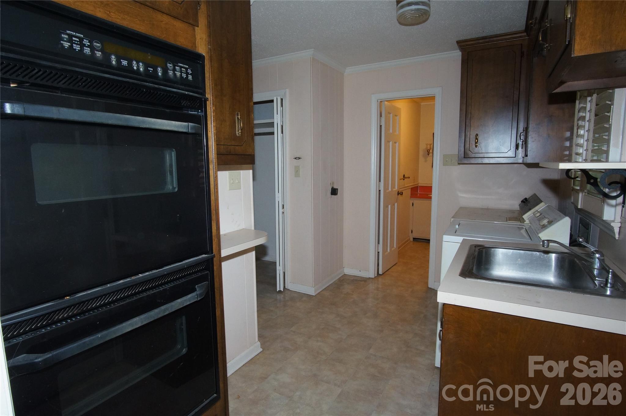 714 Crestmont Drive Property Photo 11