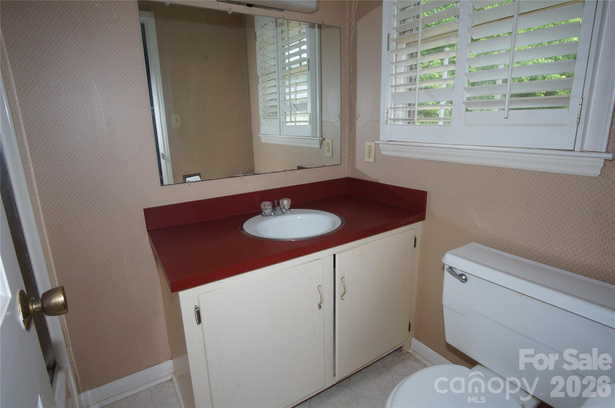 714 Crestmont Drive Property Photo 15