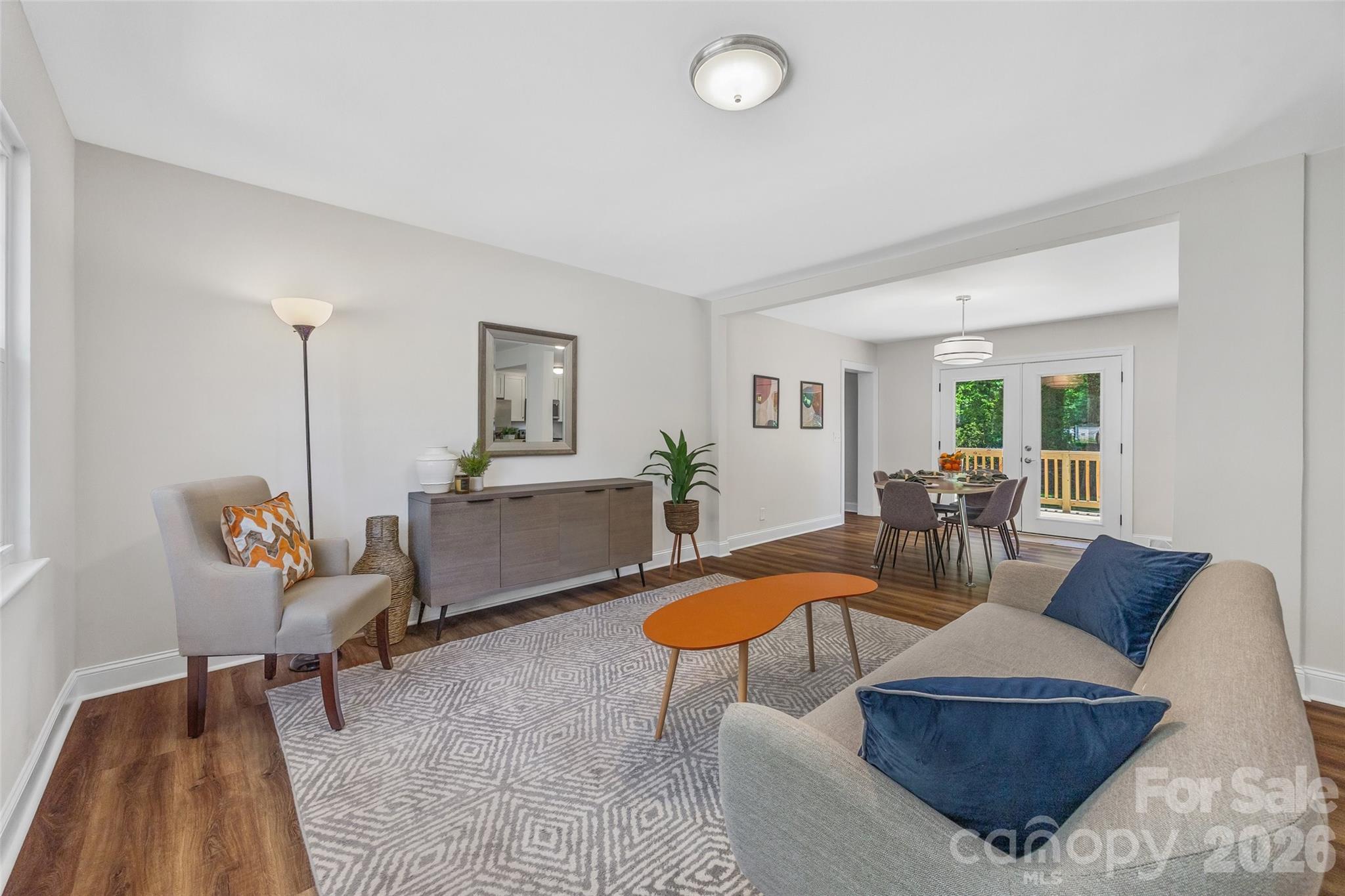 2111 Shalimar Drive Property Photo 4