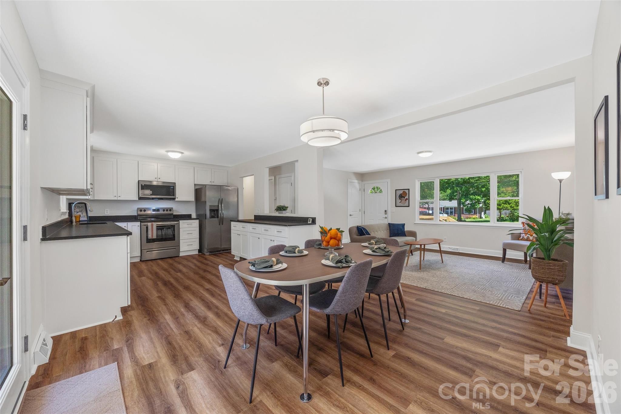 2111 Shalimar Drive Property Photo 8