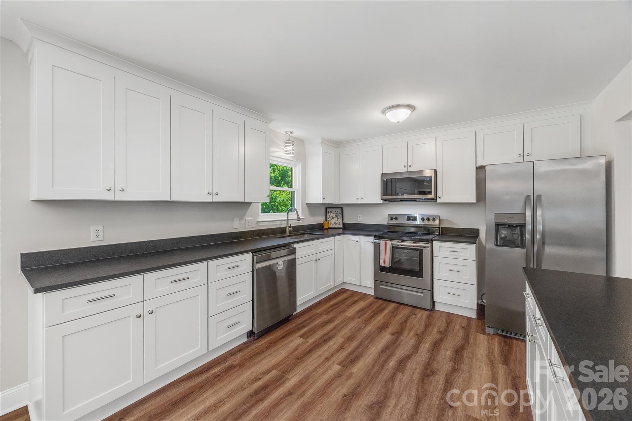2111 Shalimar Drive Property Photo 10