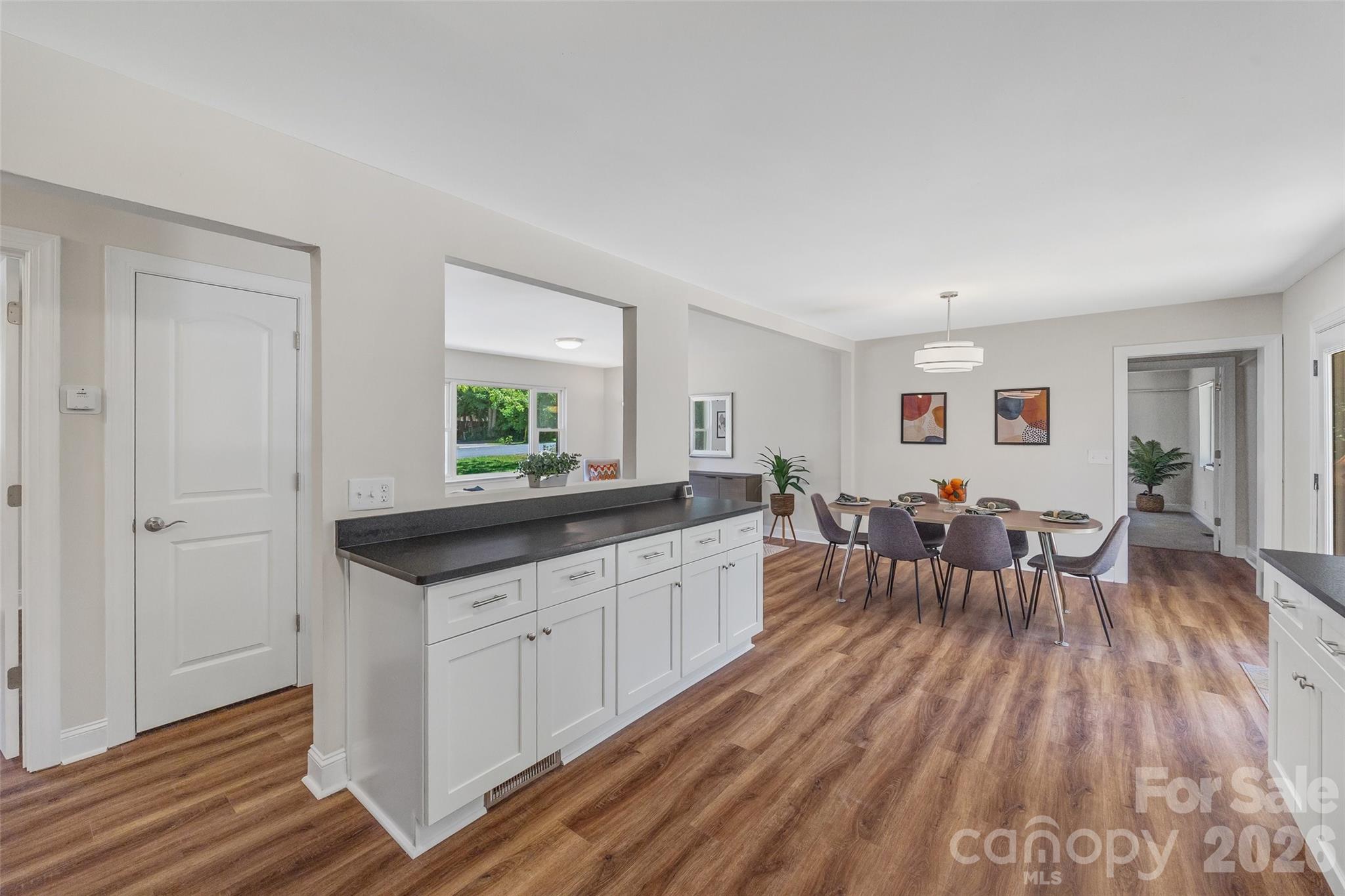 2111 Shalimar Drive Property Photo 11
