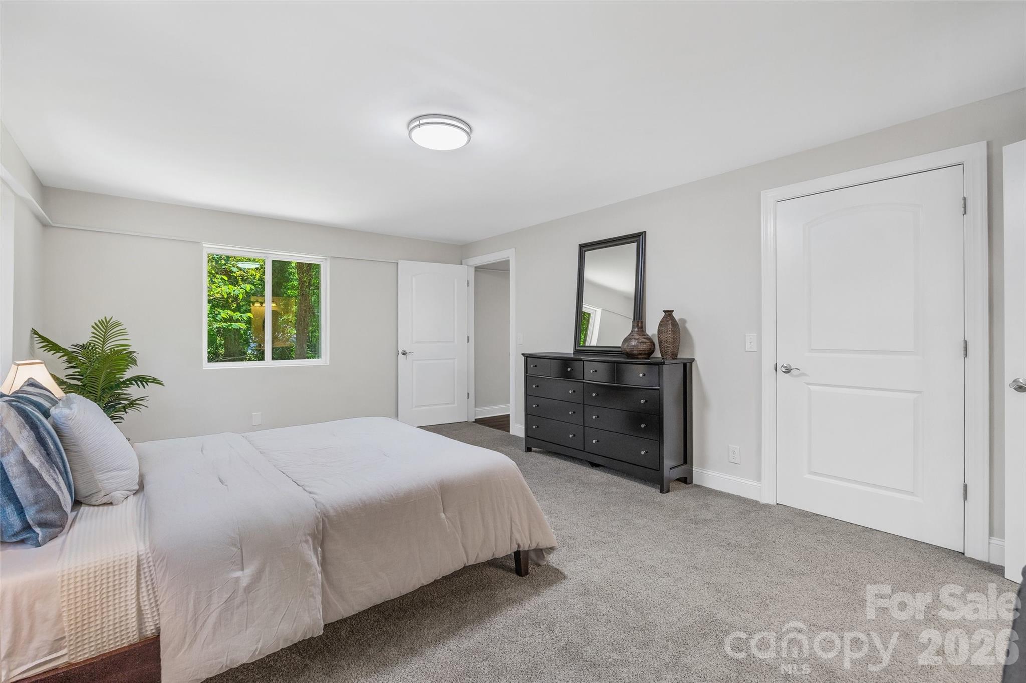 2111 Shalimar Drive Property Photo 13