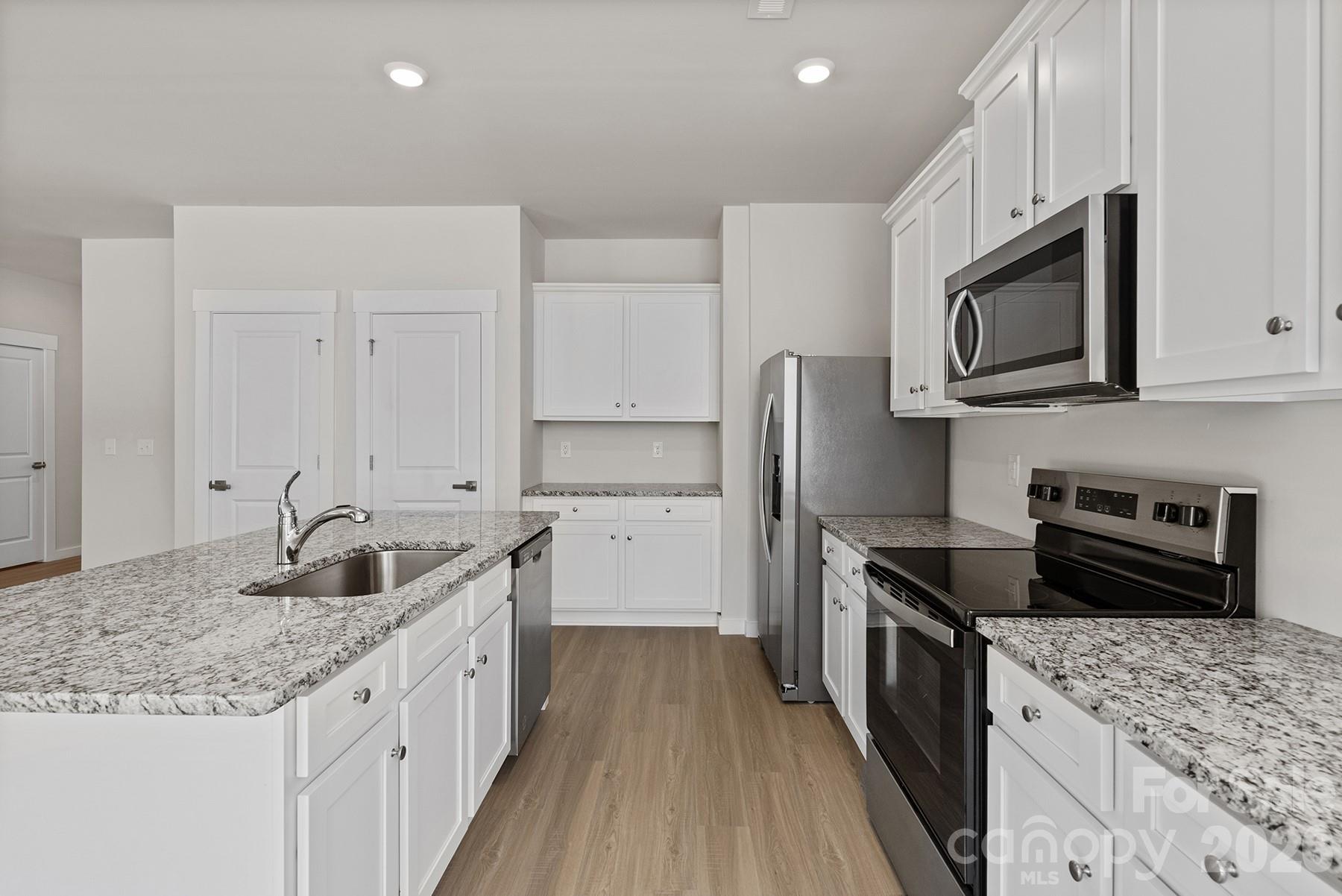 710 Willow Estates Drive Property Photo 8