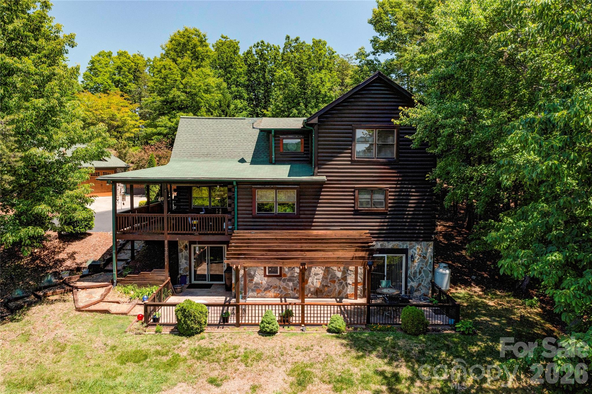 389 Woodgate Drive Property Photo 4