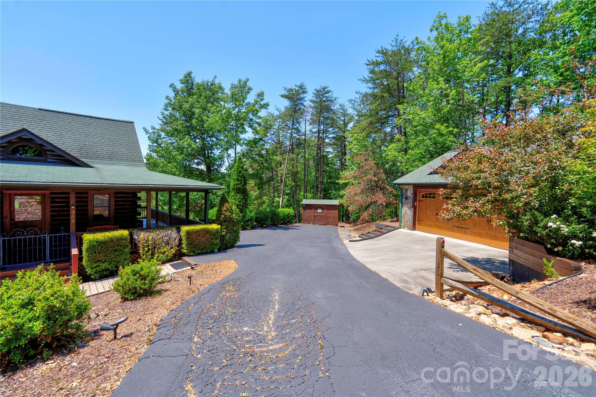 389 Woodgate Drive Property Photo 8