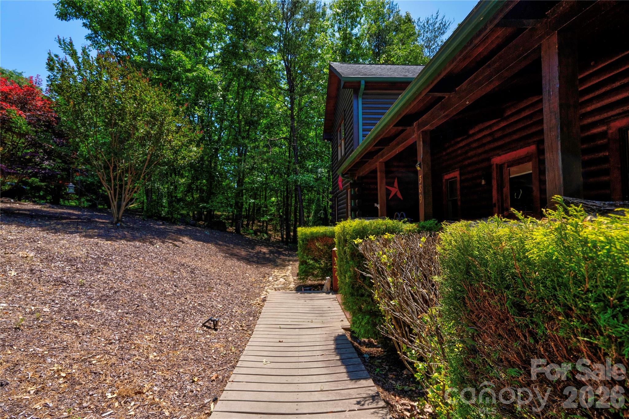 389 Woodgate Drive Property Photo 9