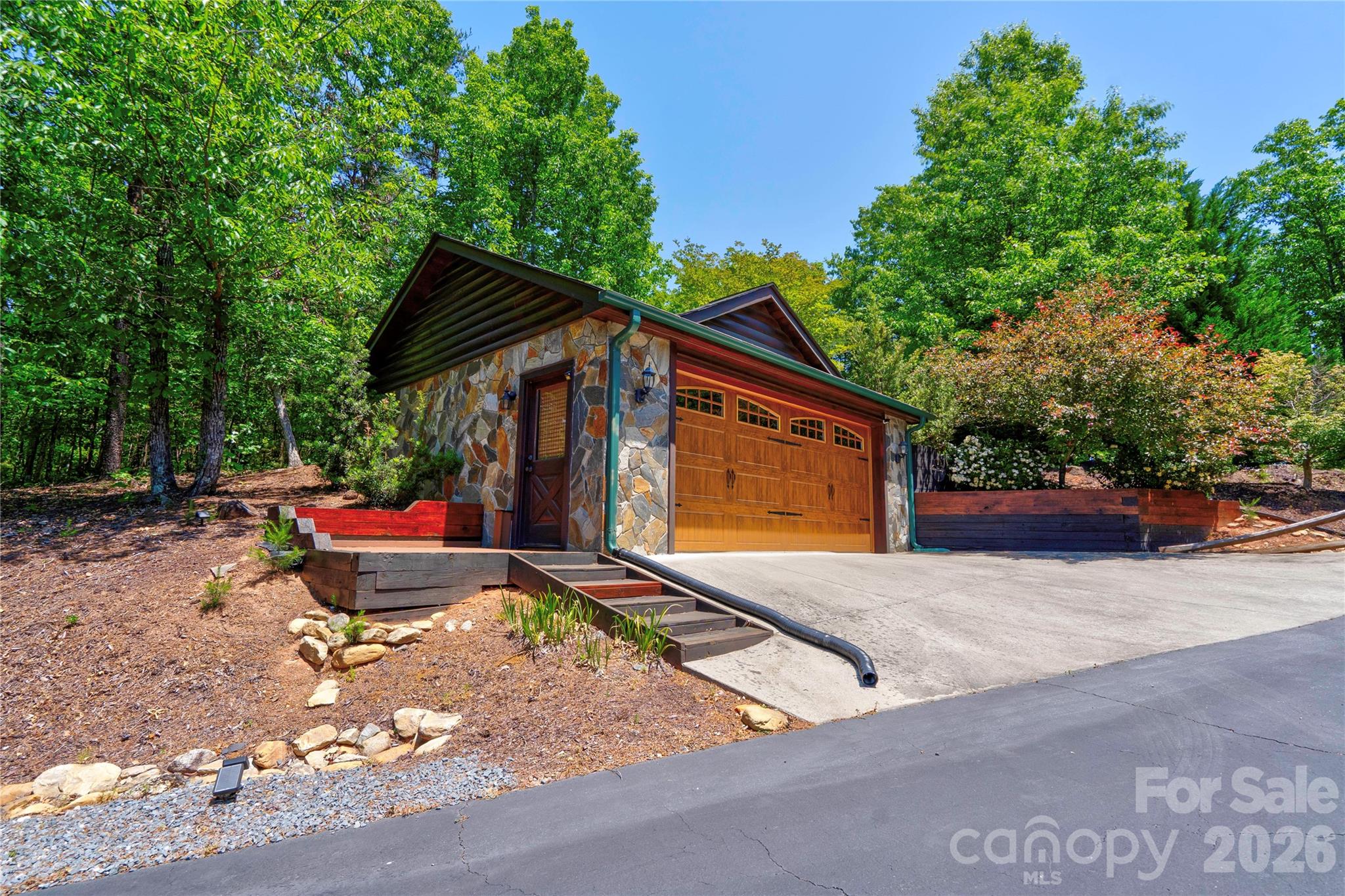 389 Woodgate Drive Property Photo 10