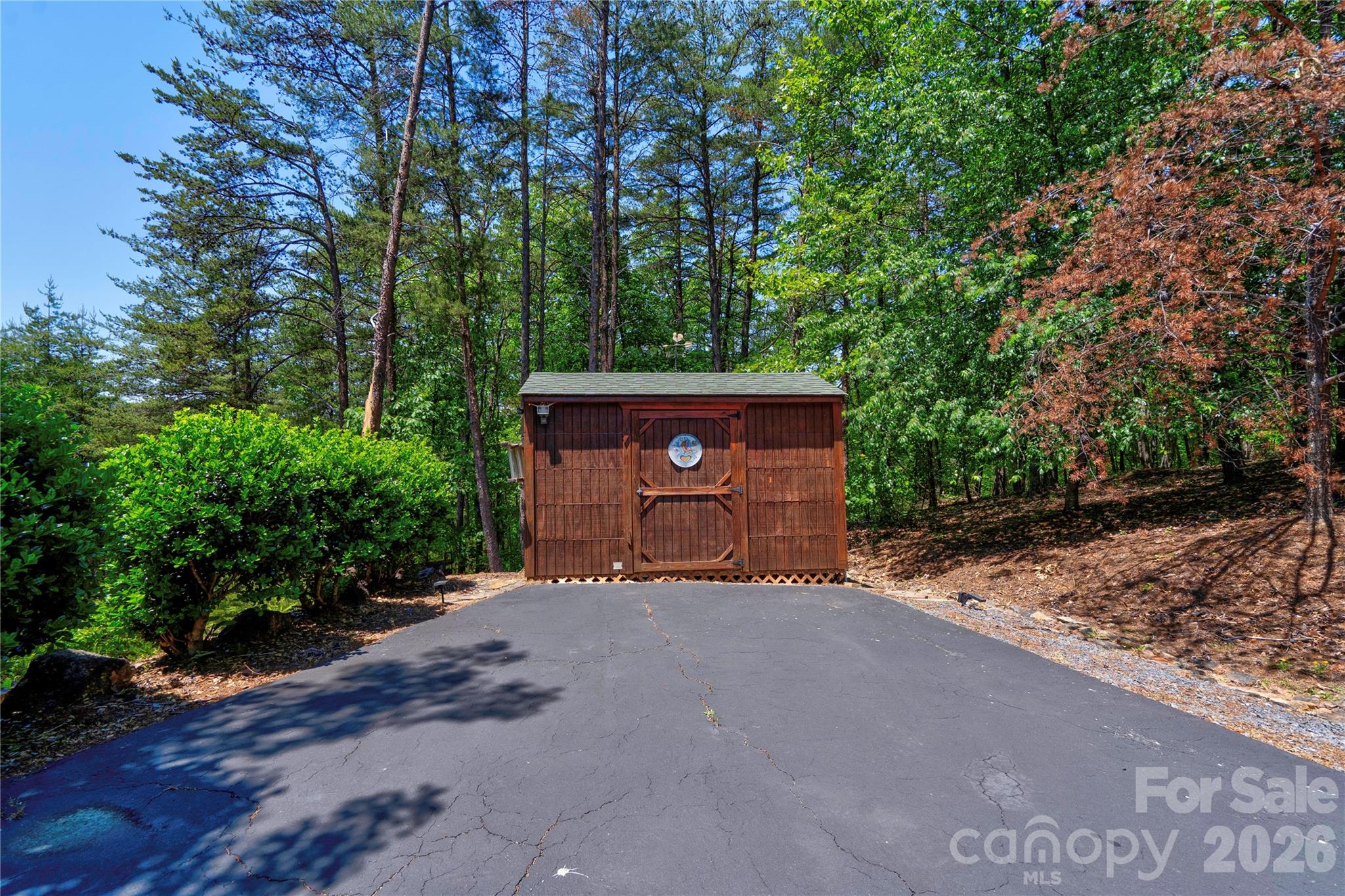 389 Woodgate Drive Property Photo 11