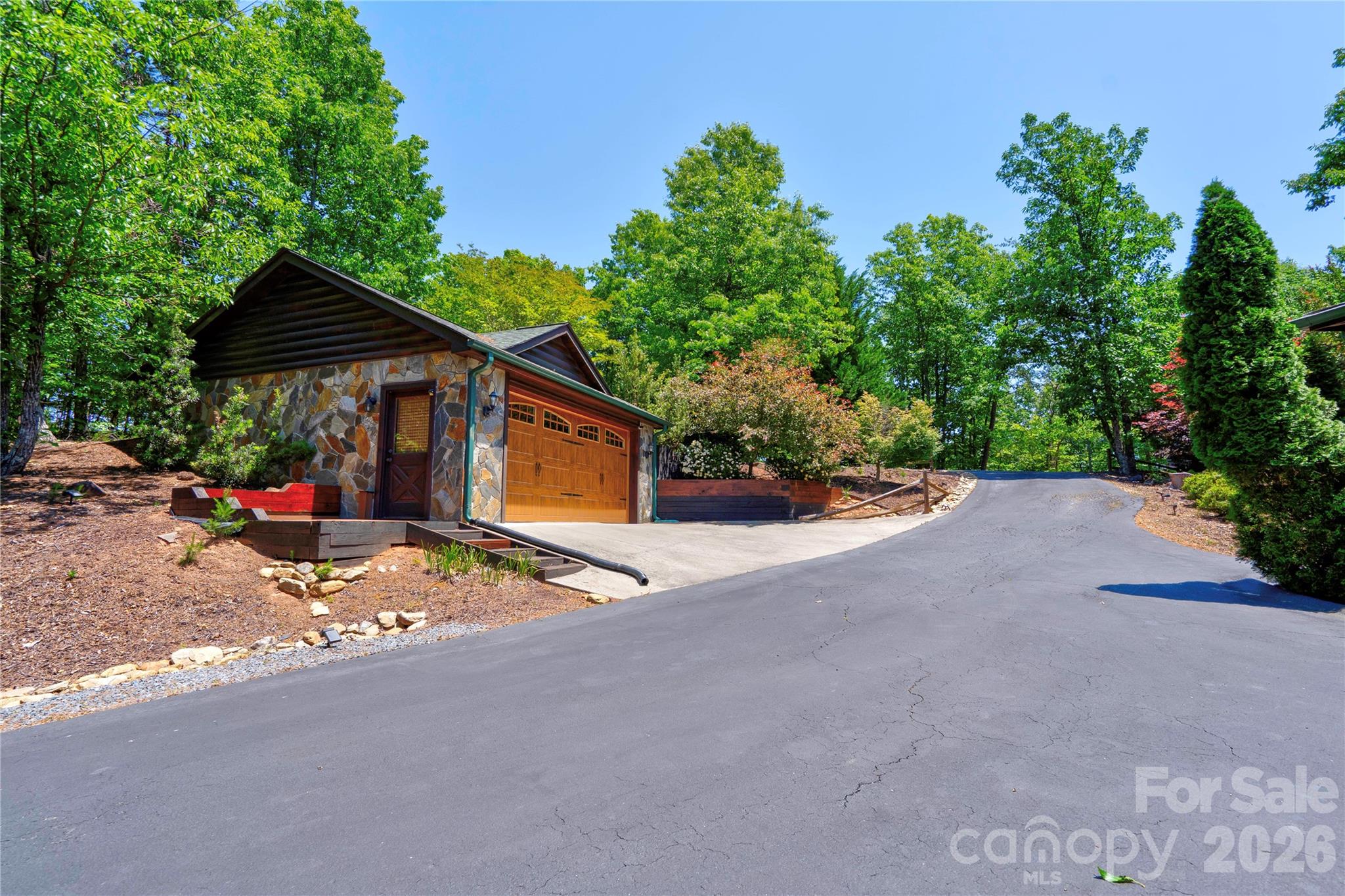389 Woodgate Drive Property Photo 12