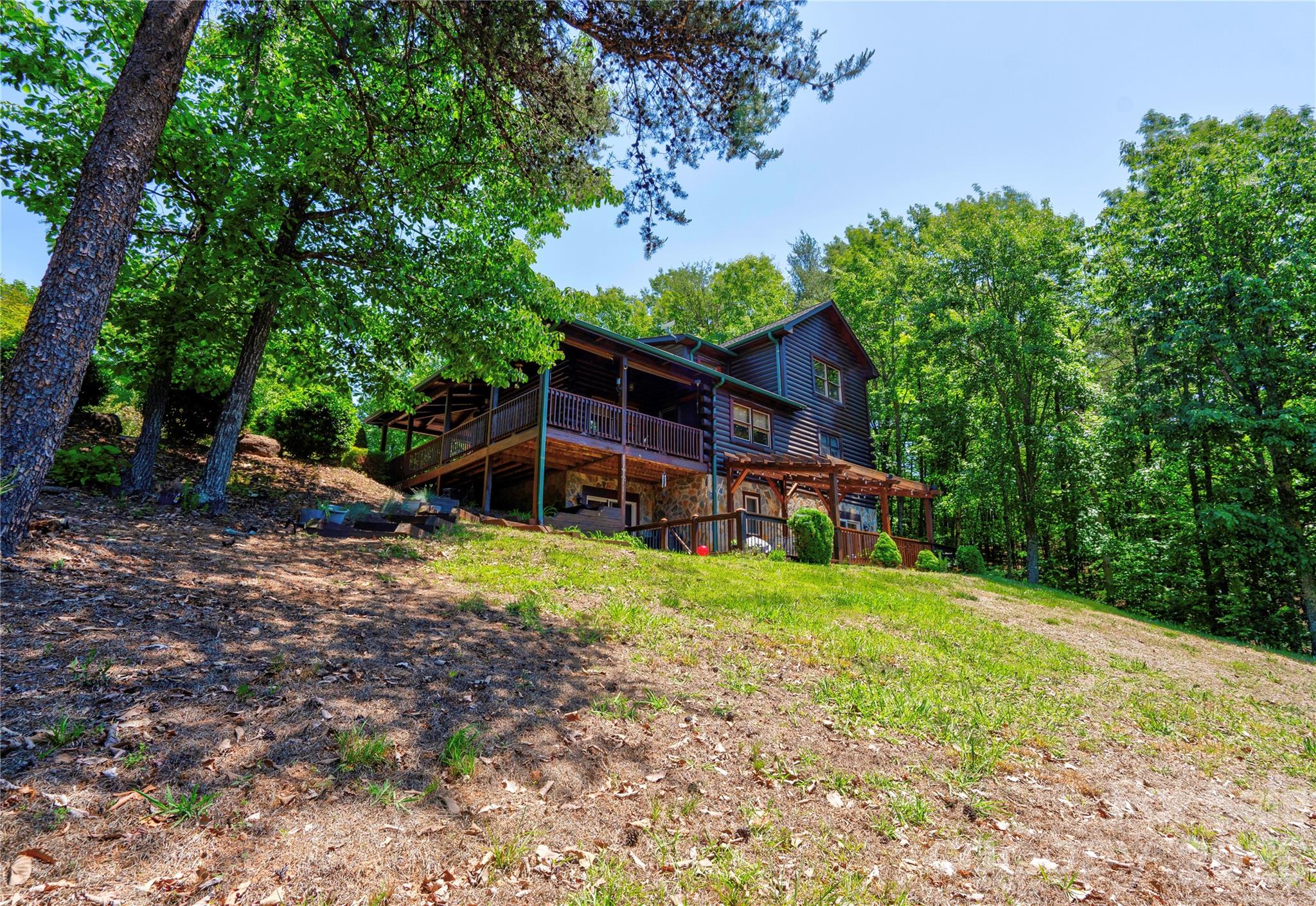 389 Woodgate Drive Property Photo 15