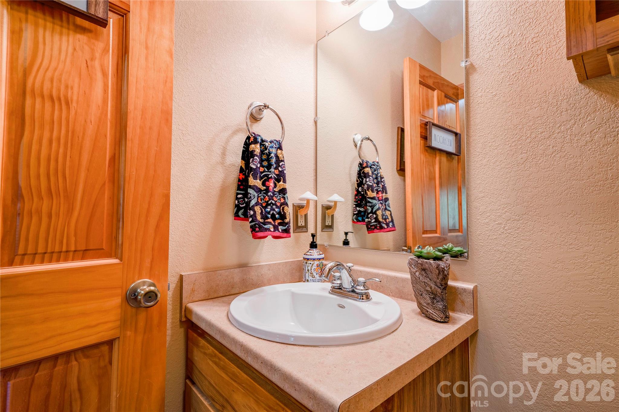 389 Woodgate Drive Property Photo 33