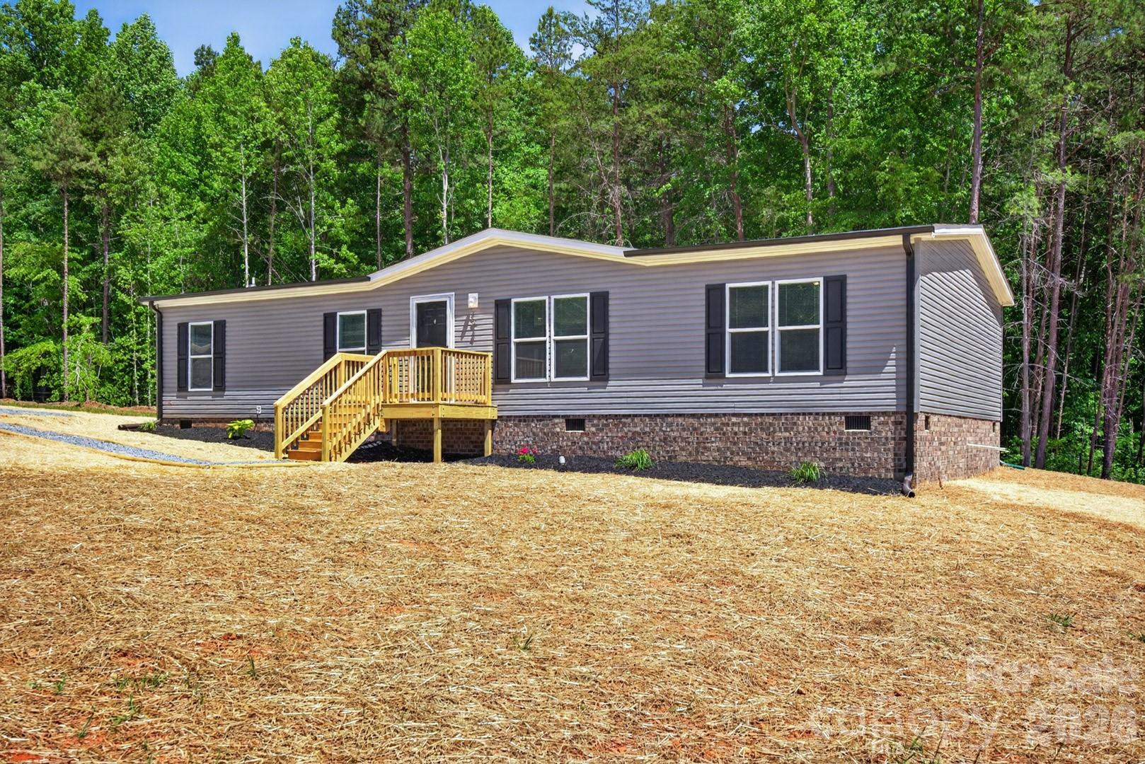 194 Harvick Lane Property Photo 3