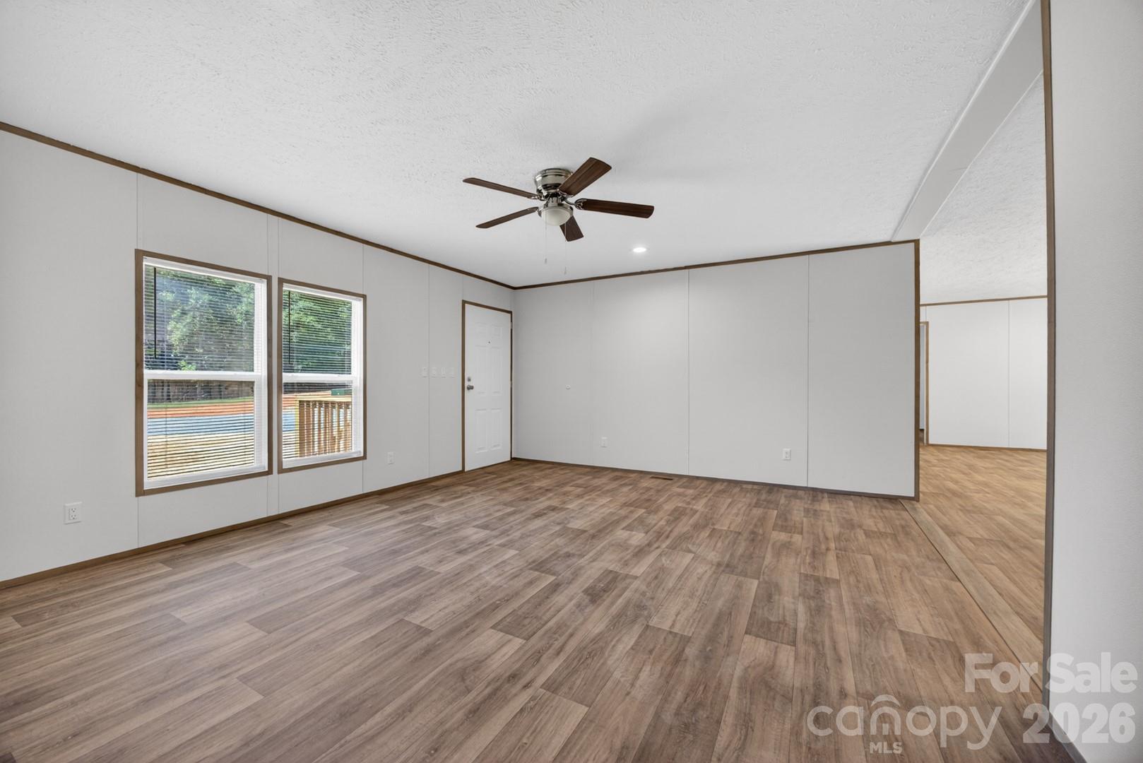 194 Harvick Lane Property Photo 7