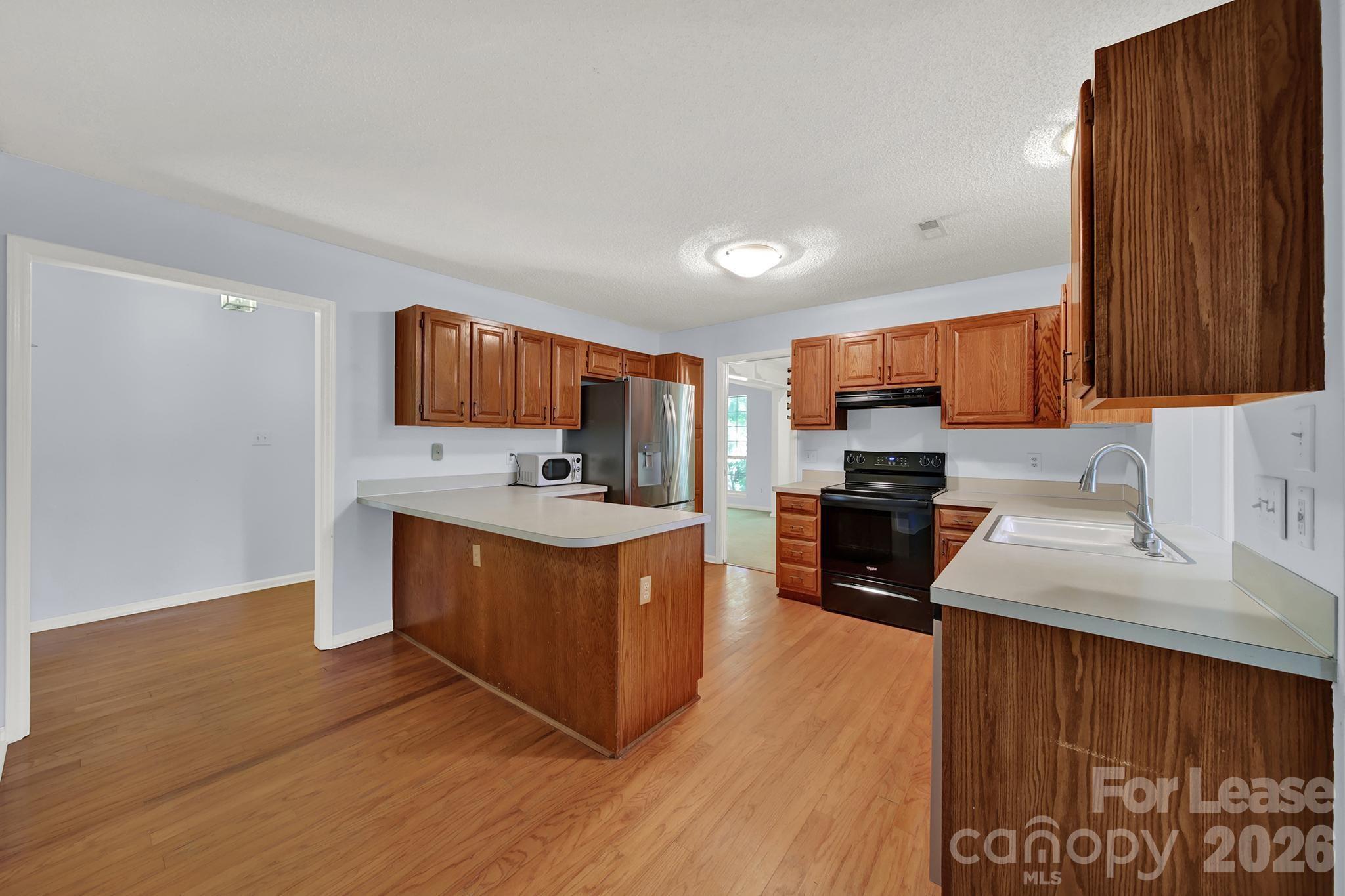 3421 Crescent Knoll Drive Property Photo 4