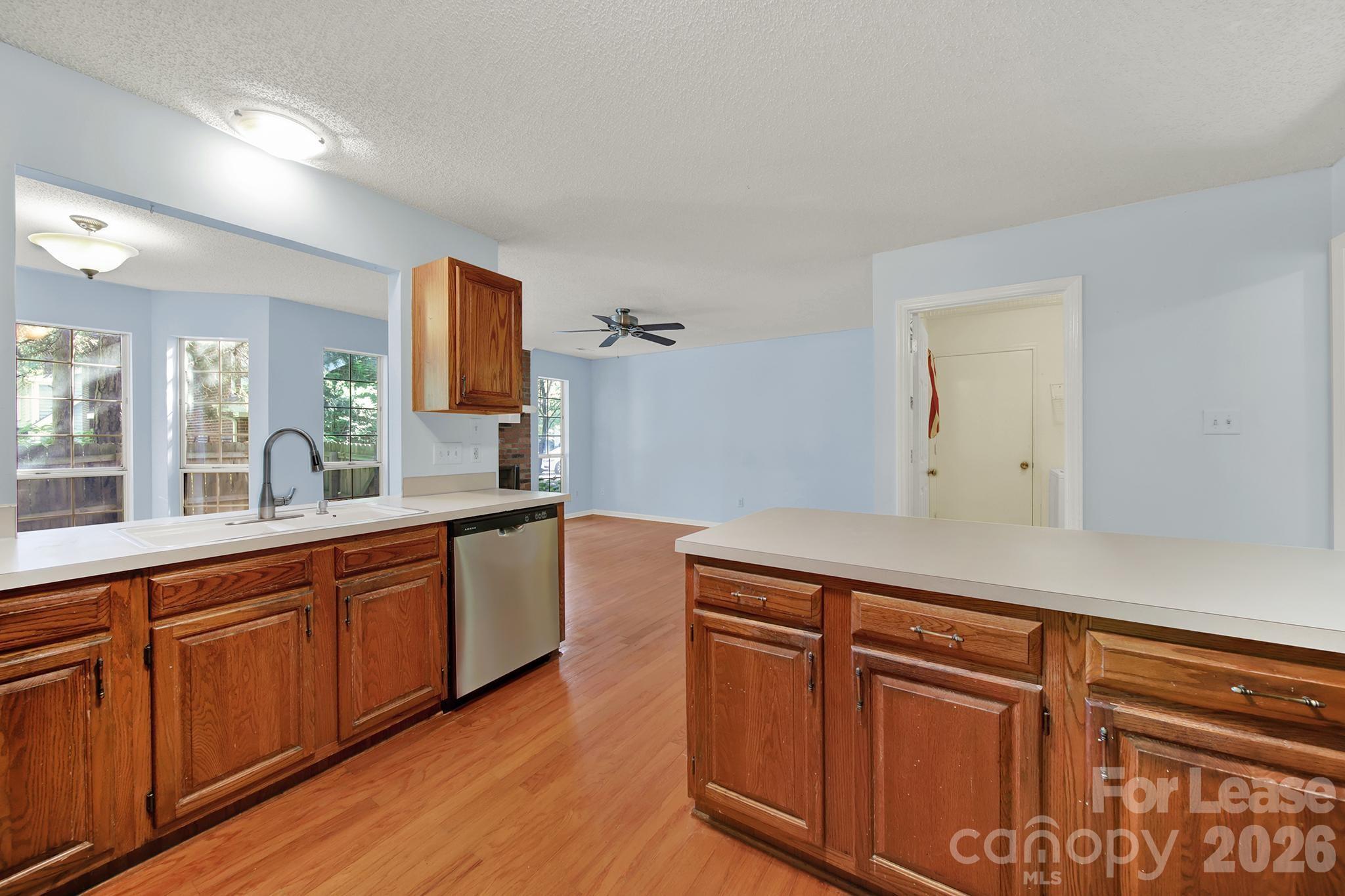 3421 Crescent Knoll Drive Property Photo 6