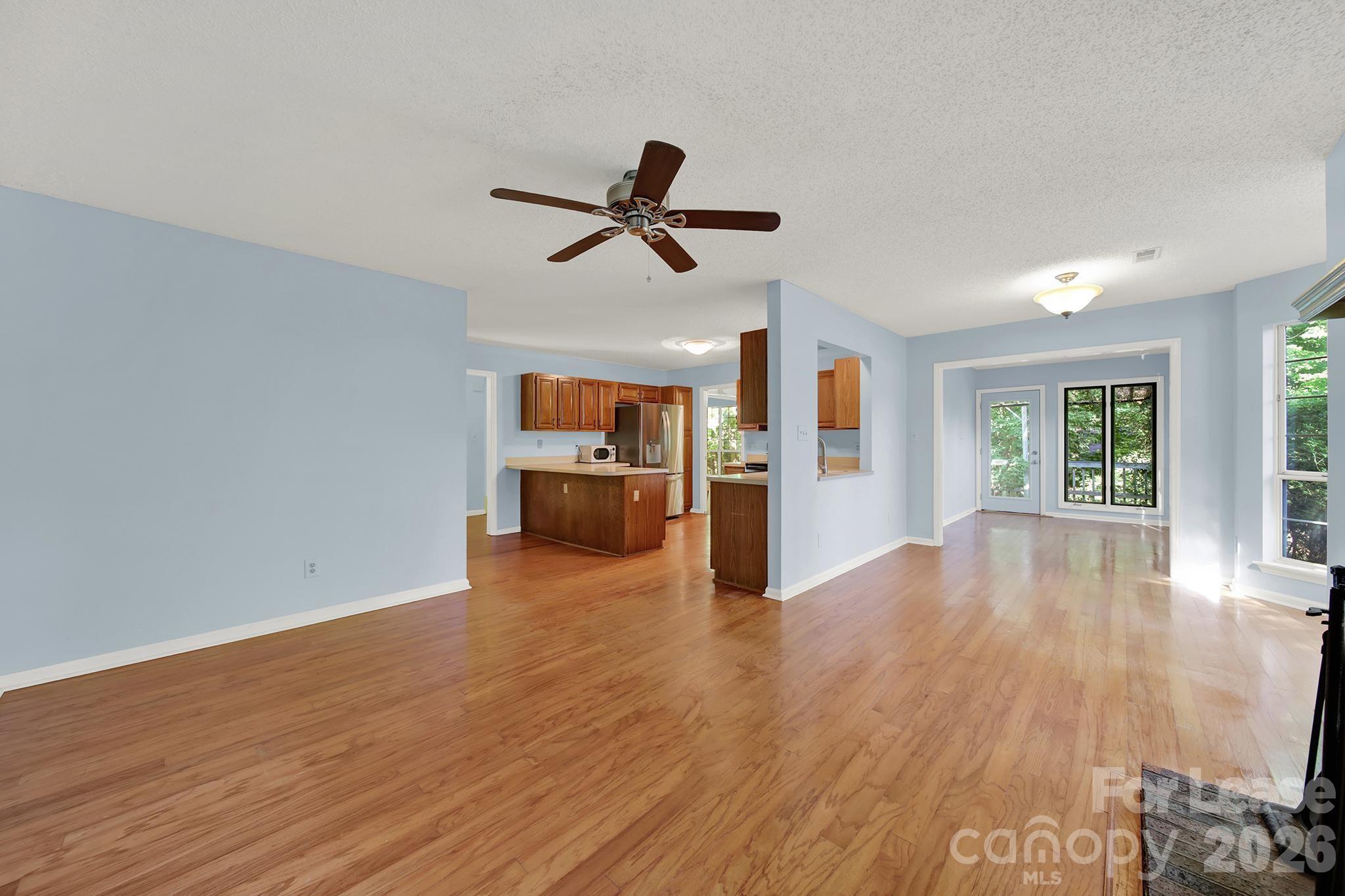 3421 Crescent Knoll Drive Property Photo 9