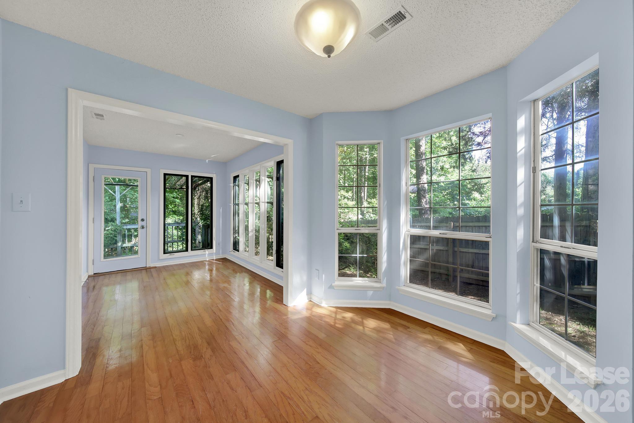 3421 Crescent Knoll Drive Property Photo 10