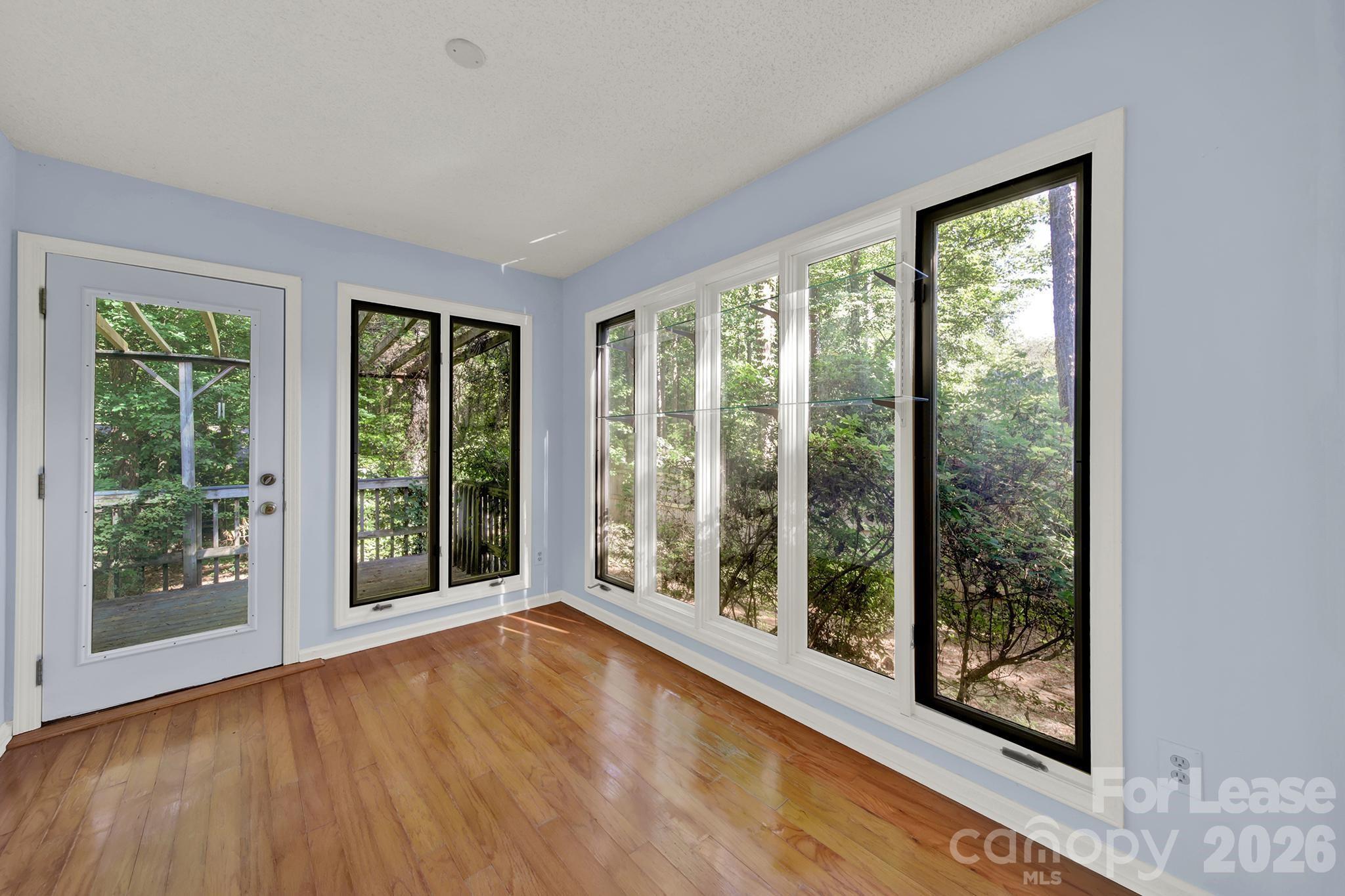 3421 Crescent Knoll Drive Property Photo 11