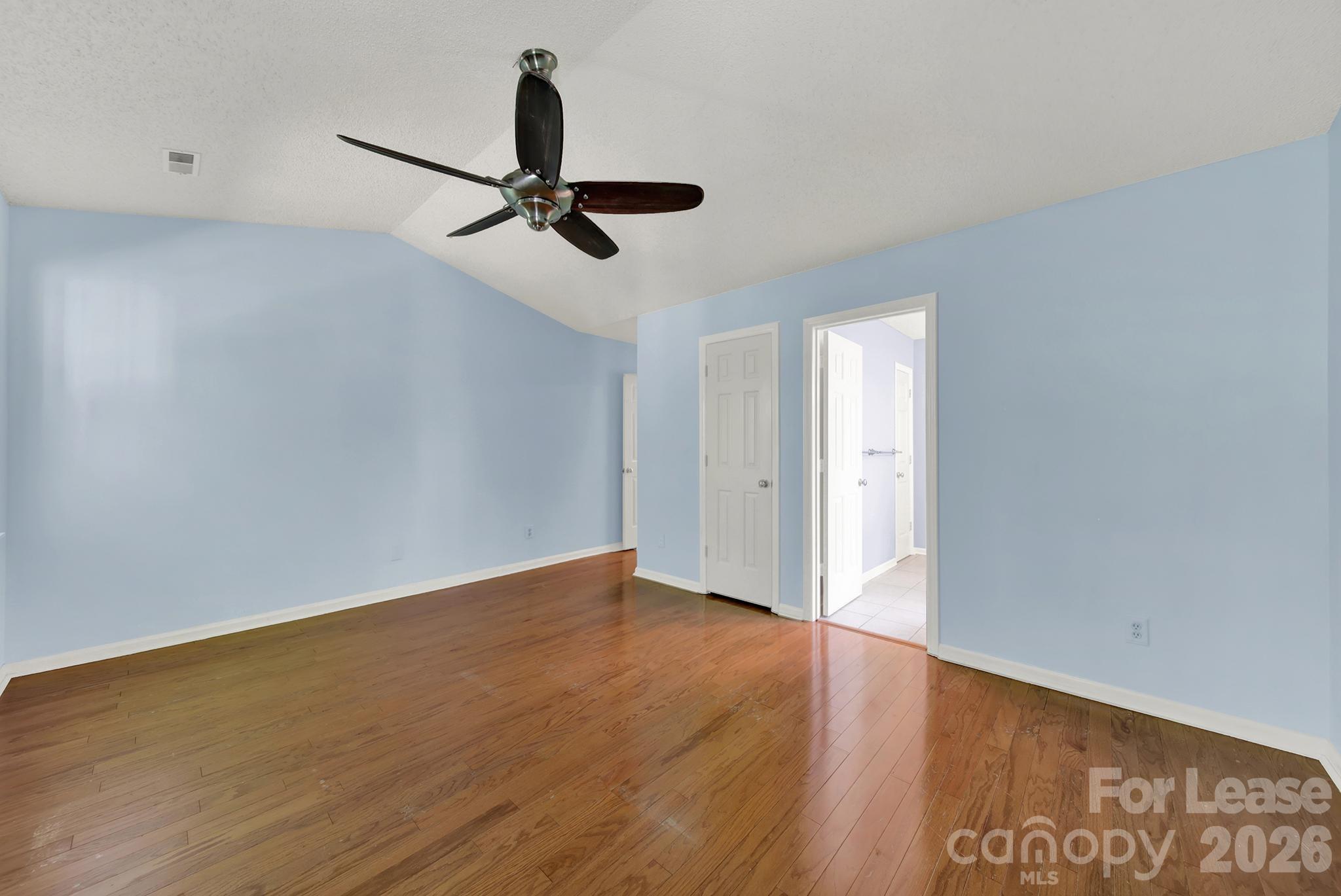 3421 Crescent Knoll Drive Property Photo 18