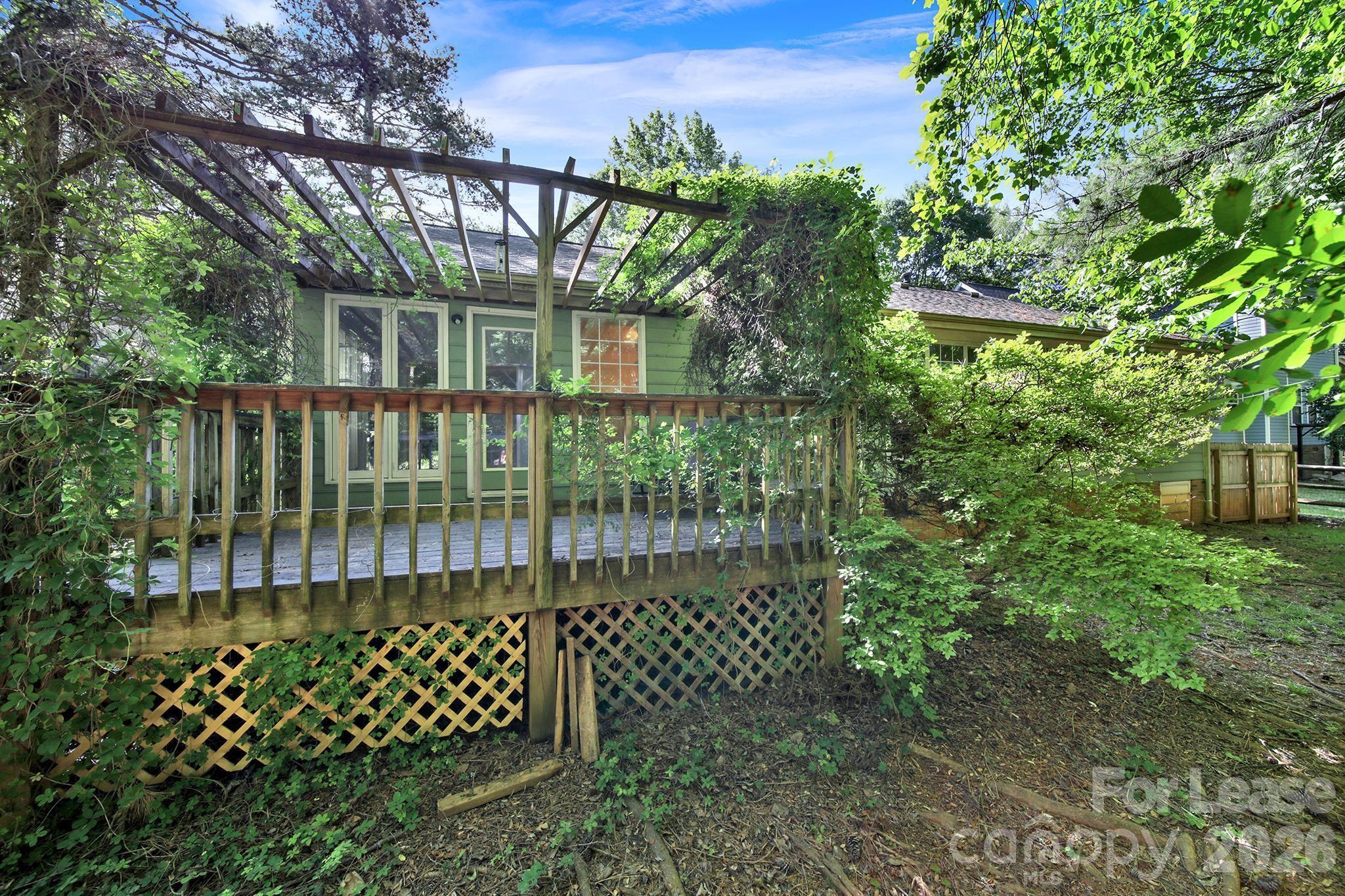 3421 Crescent Knoll Drive Property Photo 28